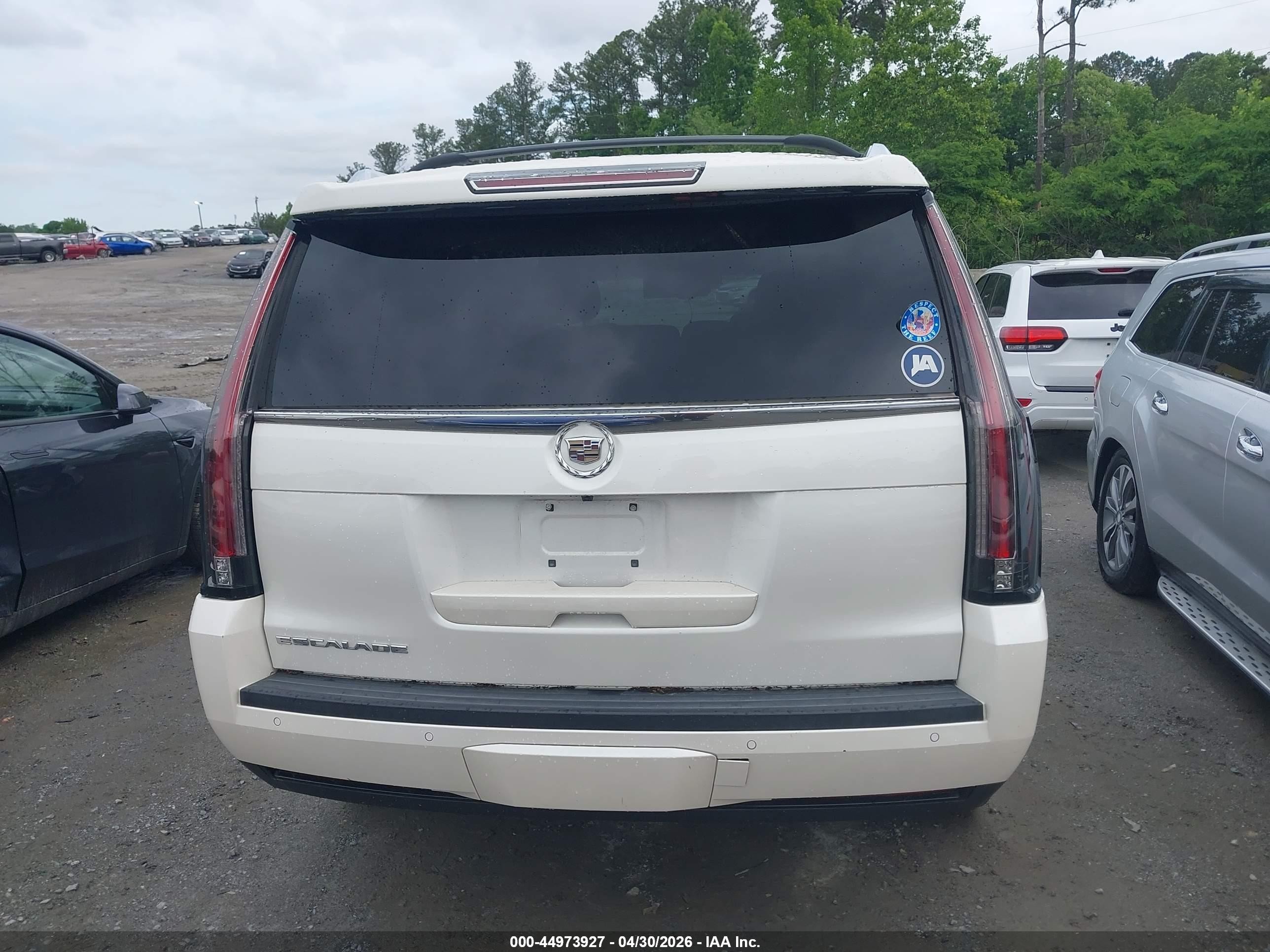 2015 Cadillac Escalade Luxury White vin: 1GYS4BKJ9FR270258