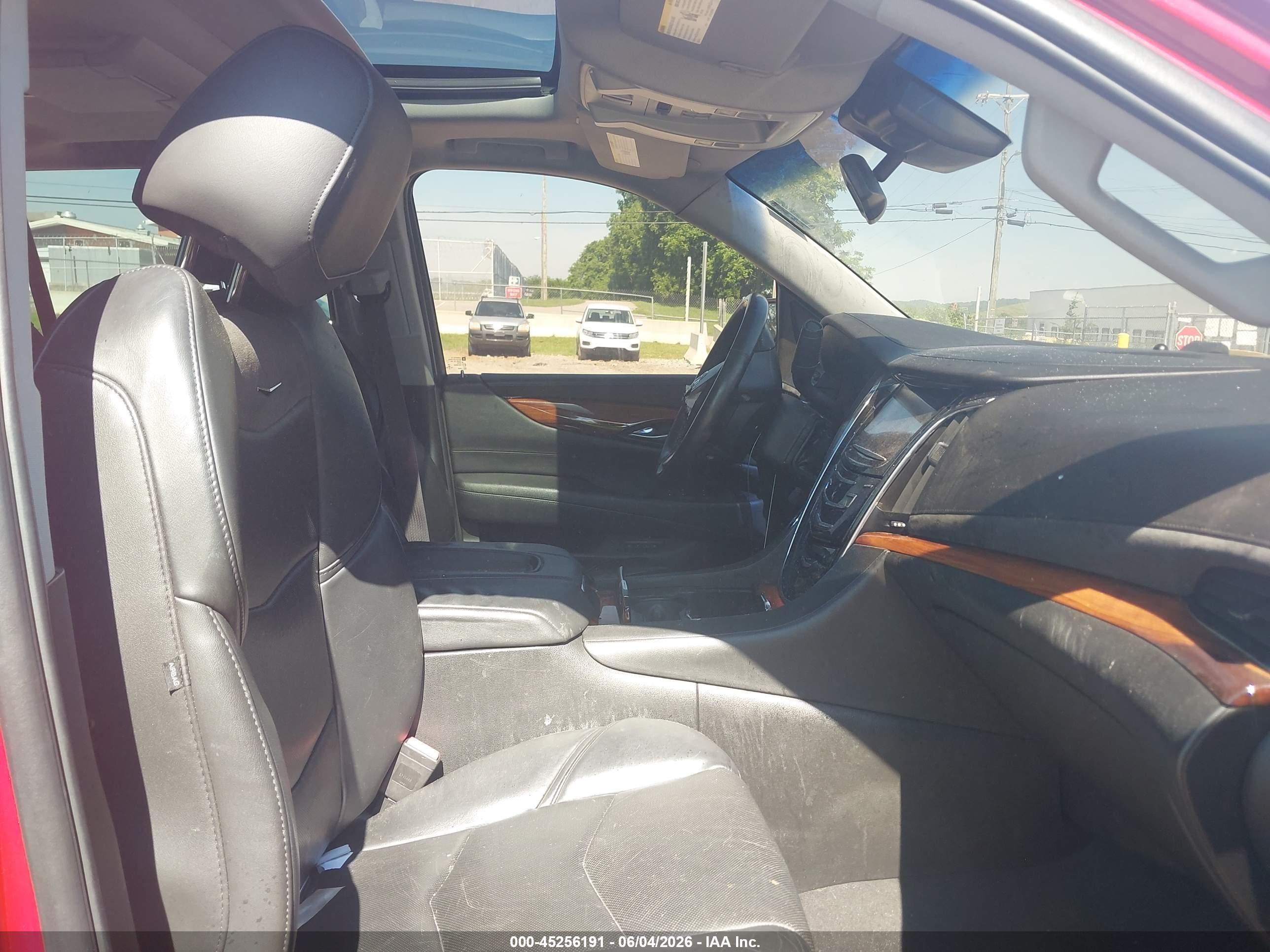 2015 Cadillac Escalade Luxury Red vin: 1GYS4BKJXFR176132