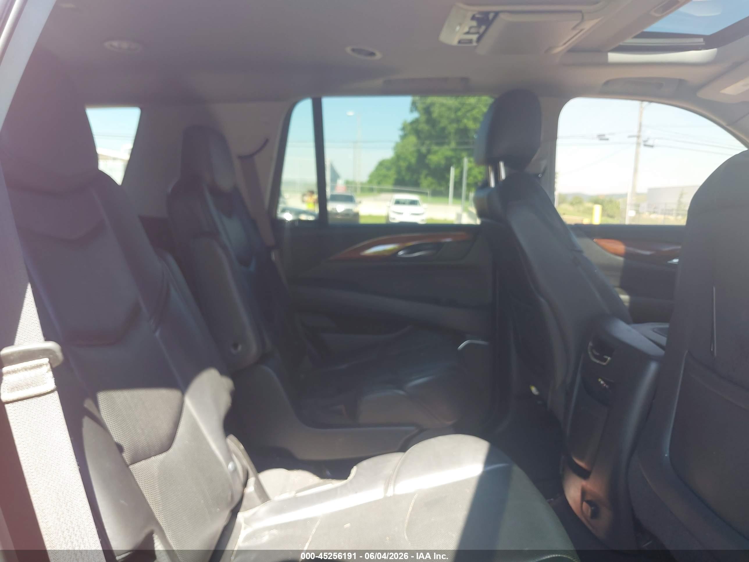 2015 Cadillac Escalade Luxury Red vin: 1GYS4BKJXFR176132