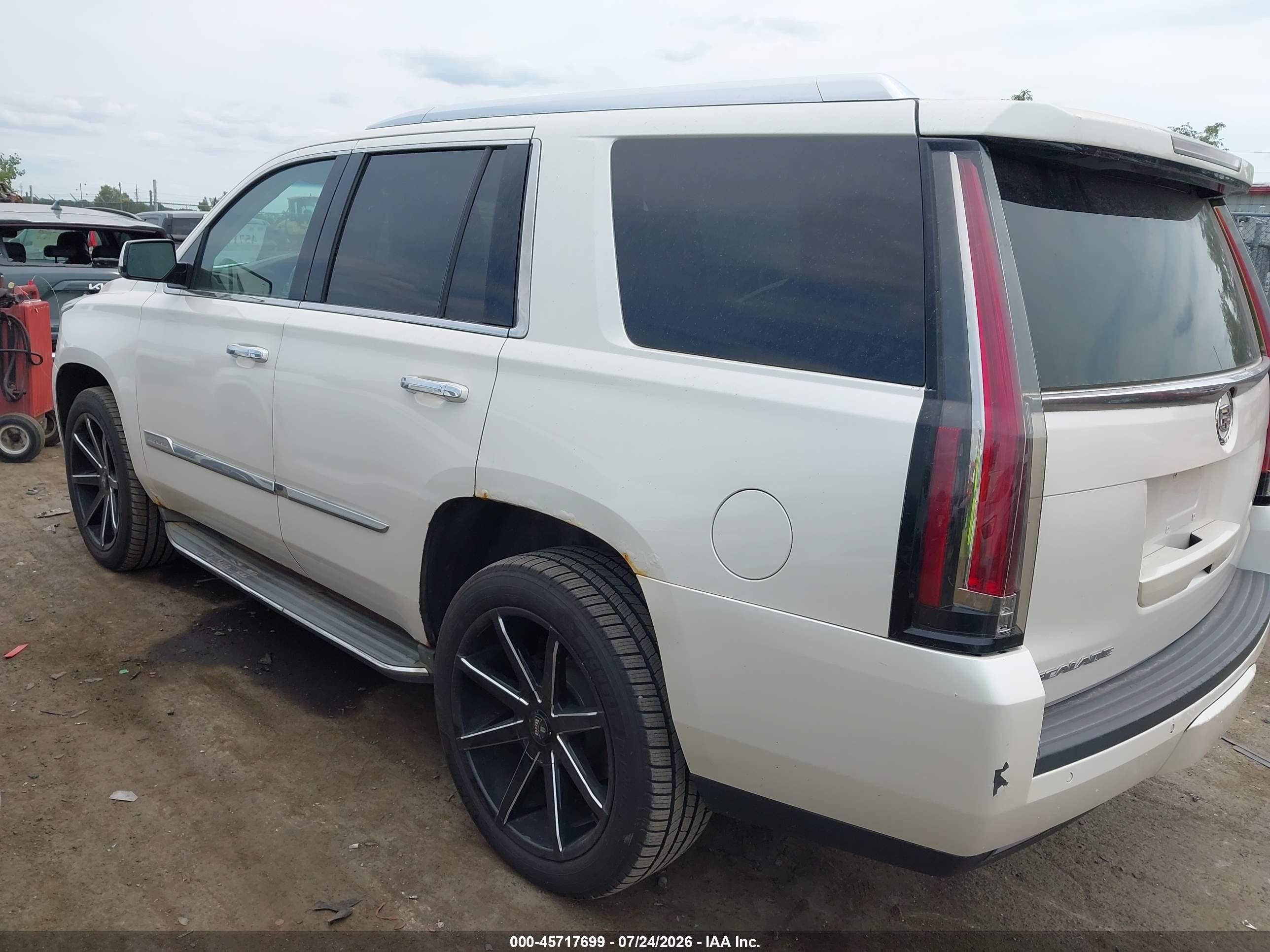 2015 Cadillac Escalade Luxury White vin: 1GYS4BKJXFR297128