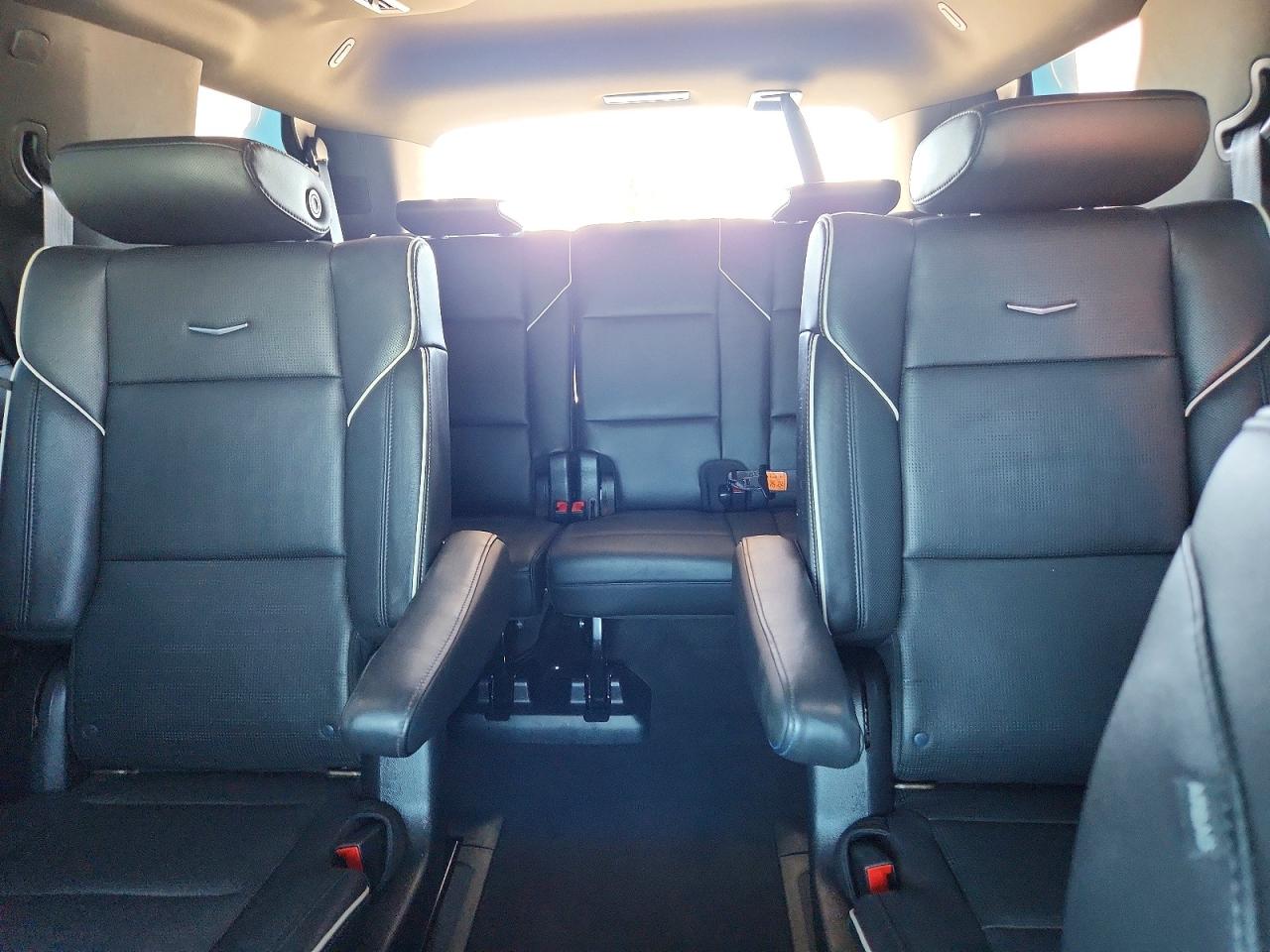 2022 Cadillac Escalade Premium Luxury White vin: 1GYS4BKL5NR221672