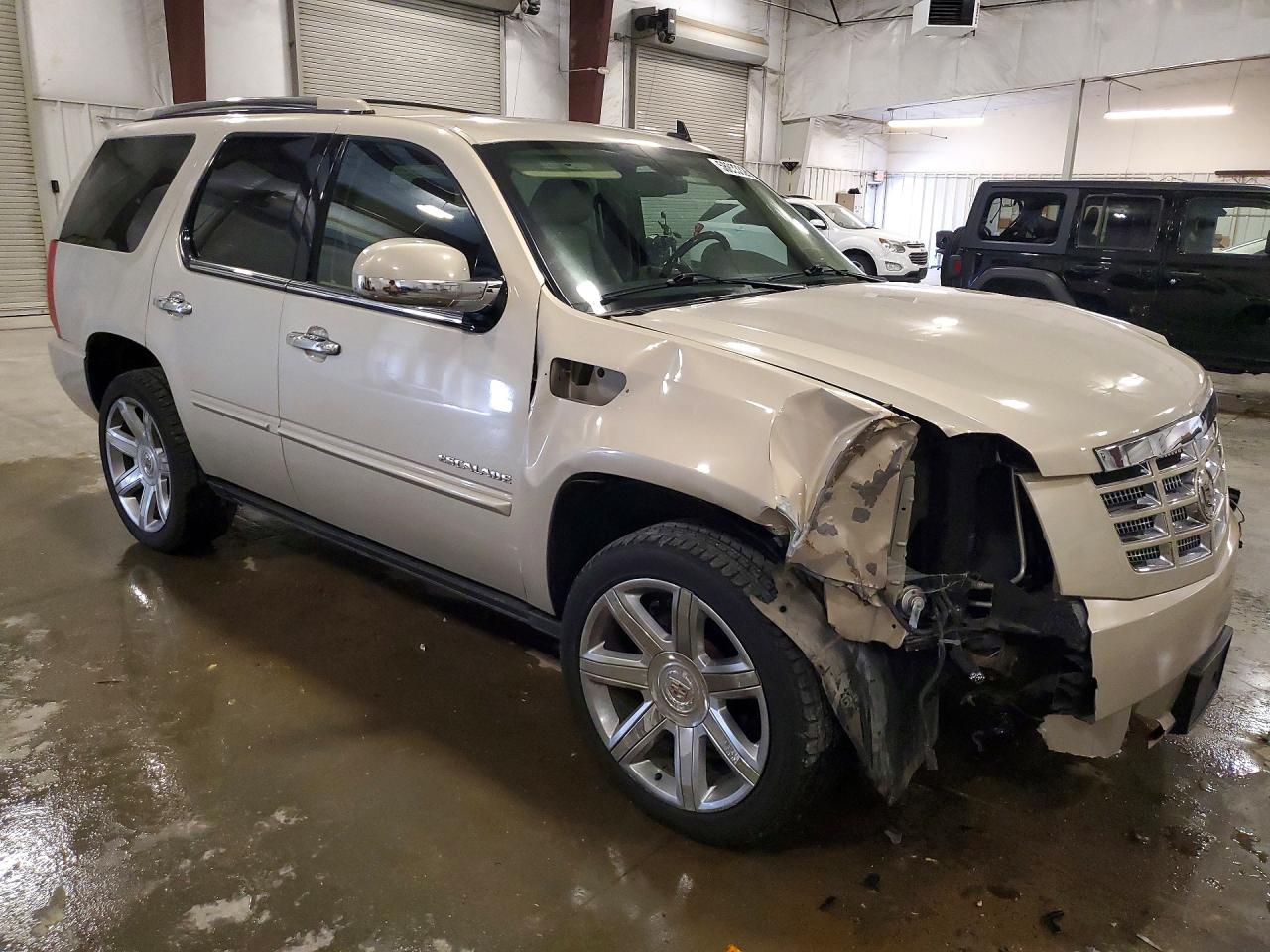 2011 Cadillac Escalade Premium Tan vin: 1GYS4CEF2BR161342