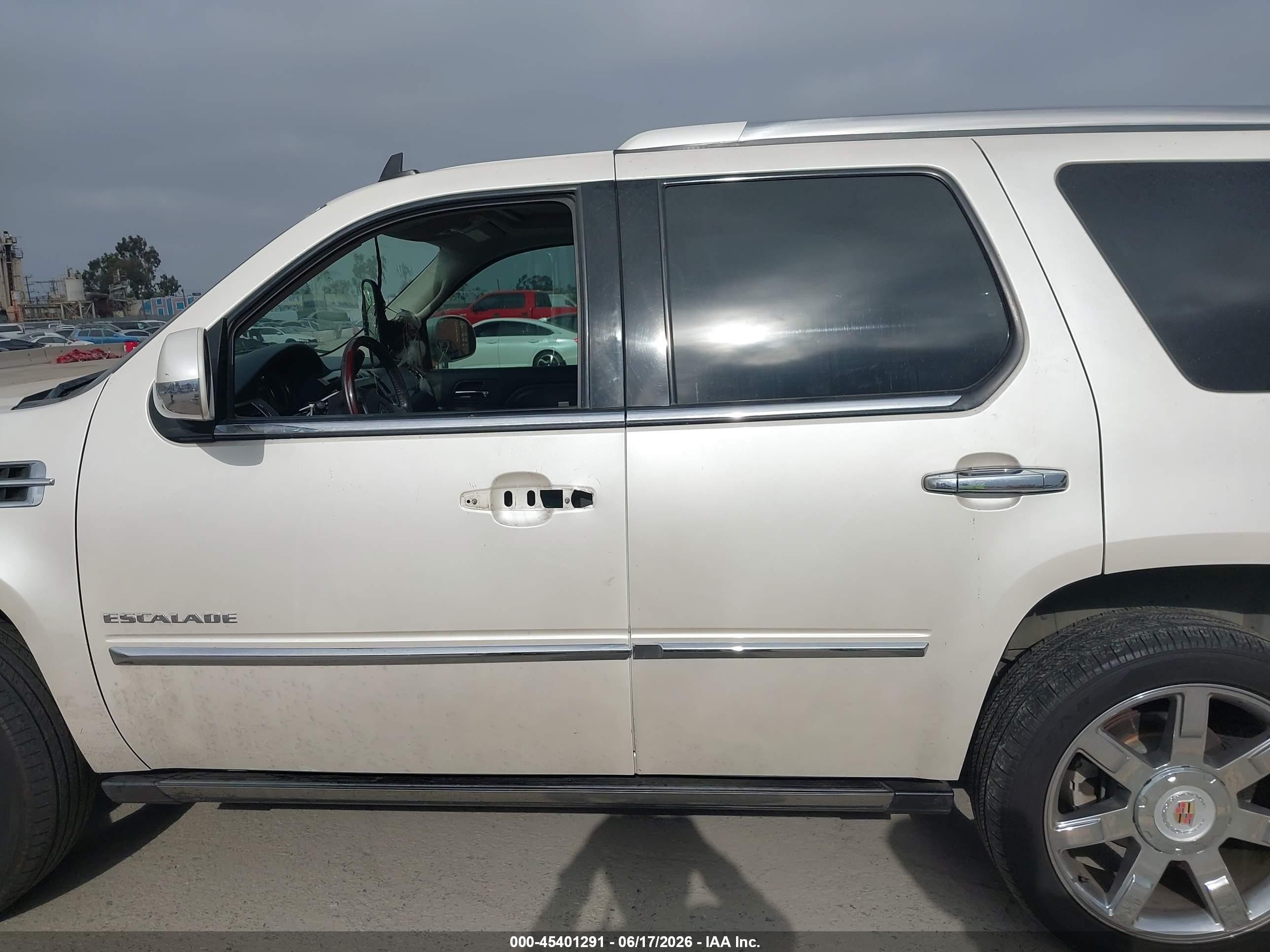 2011 Cadillac Escalade Premium White vin: 1GYS4CEF2BR388322