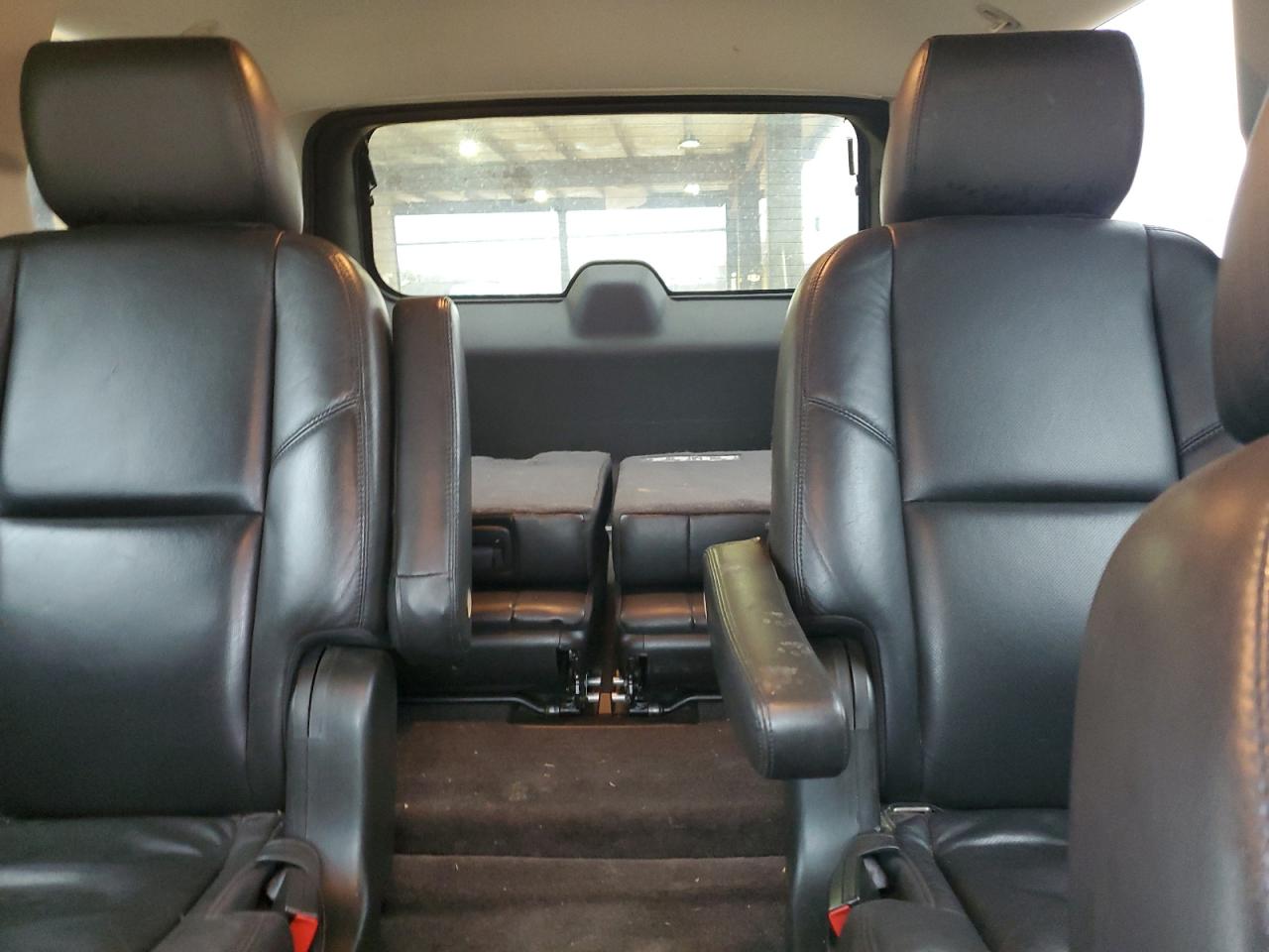 2011 Cadillac Escalade Premium Silver vin: 1GYS4CEF3BR116443