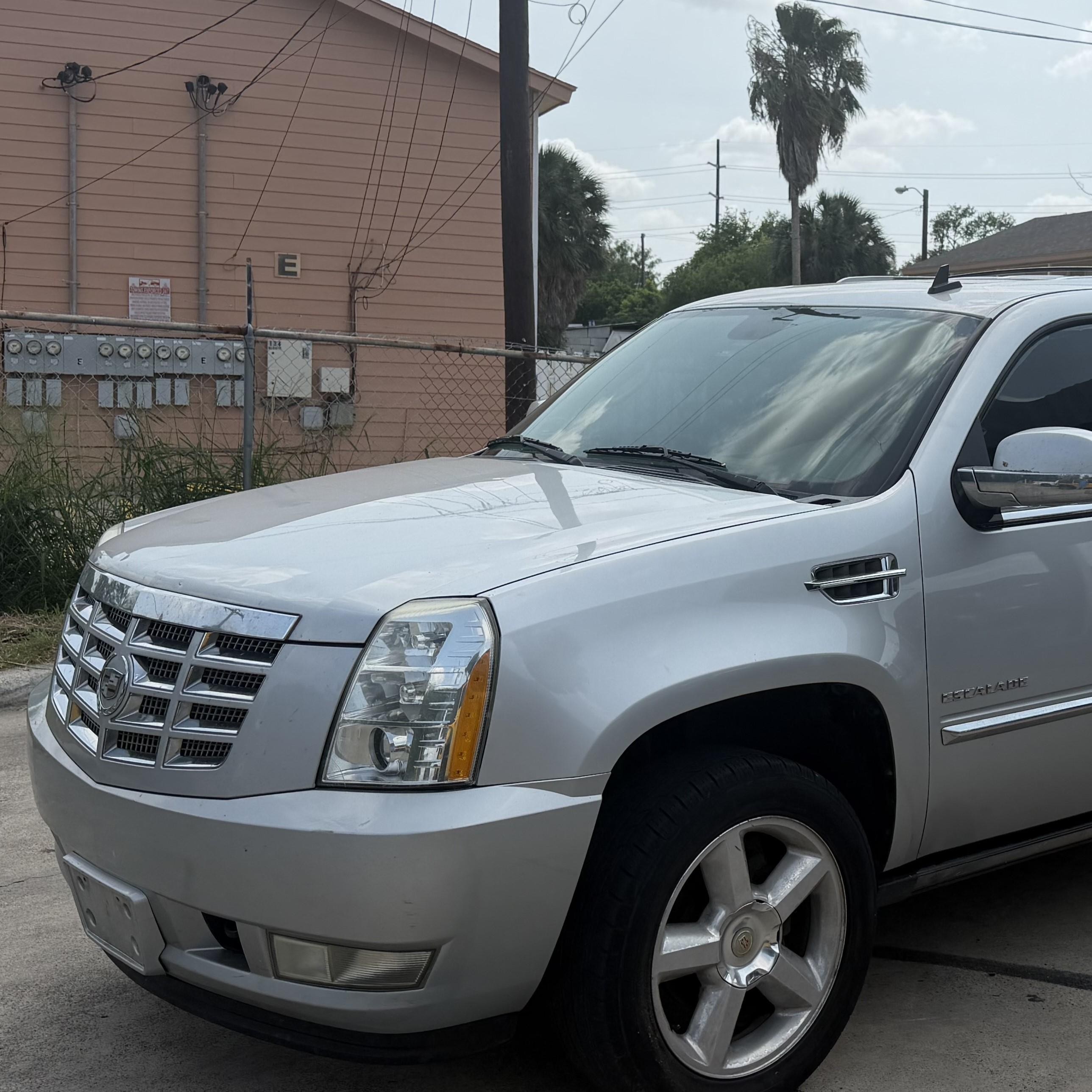2011 Cadillac Escalade Premium Silver vin: 1GYS4CEF3BR244701