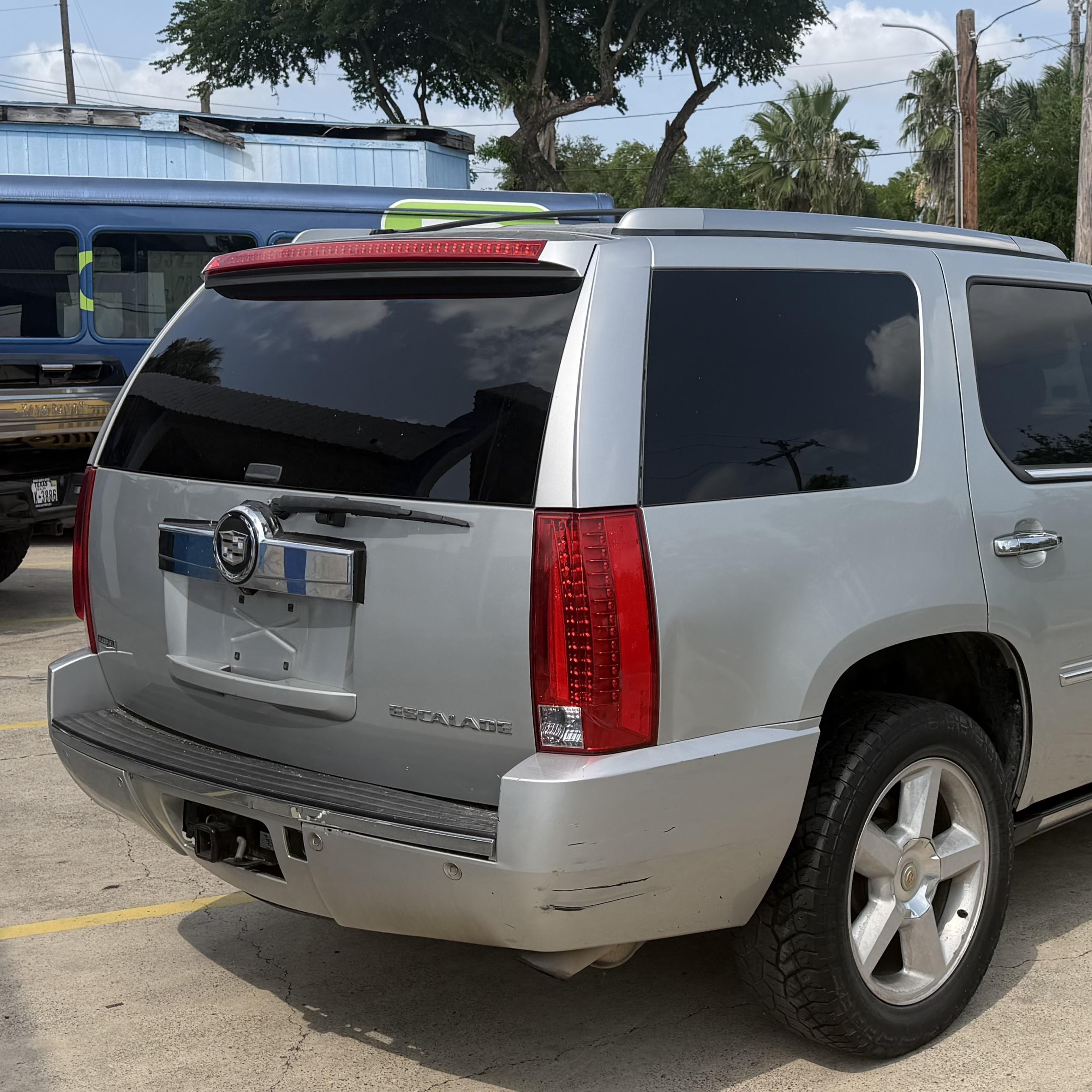 2011 Cadillac Escalade Premium Silver vin: 1GYS4CEF3BR244701
