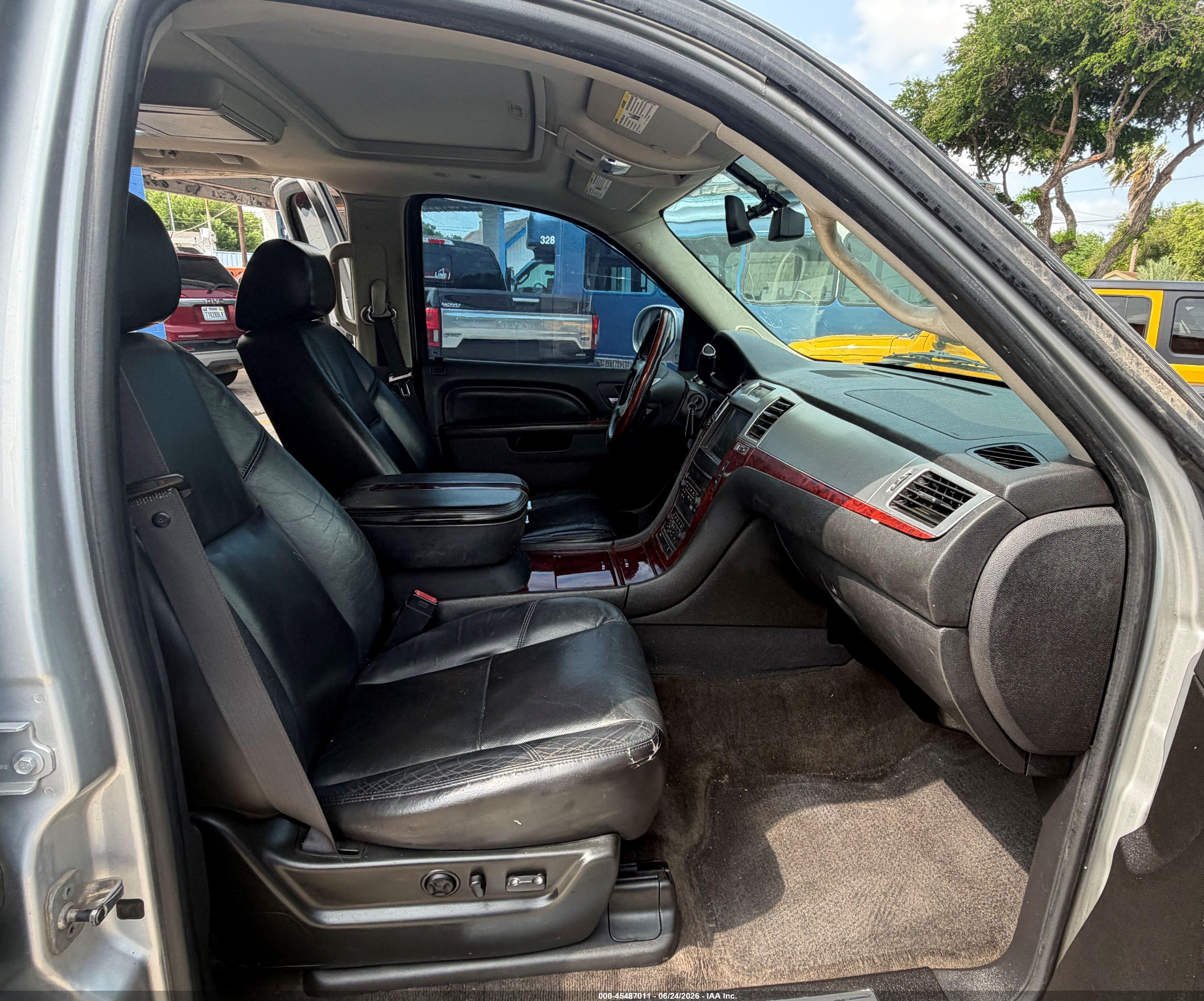 2011 Cadillac Escalade Premium Silver vin: 1GYS4CEF3BR244701