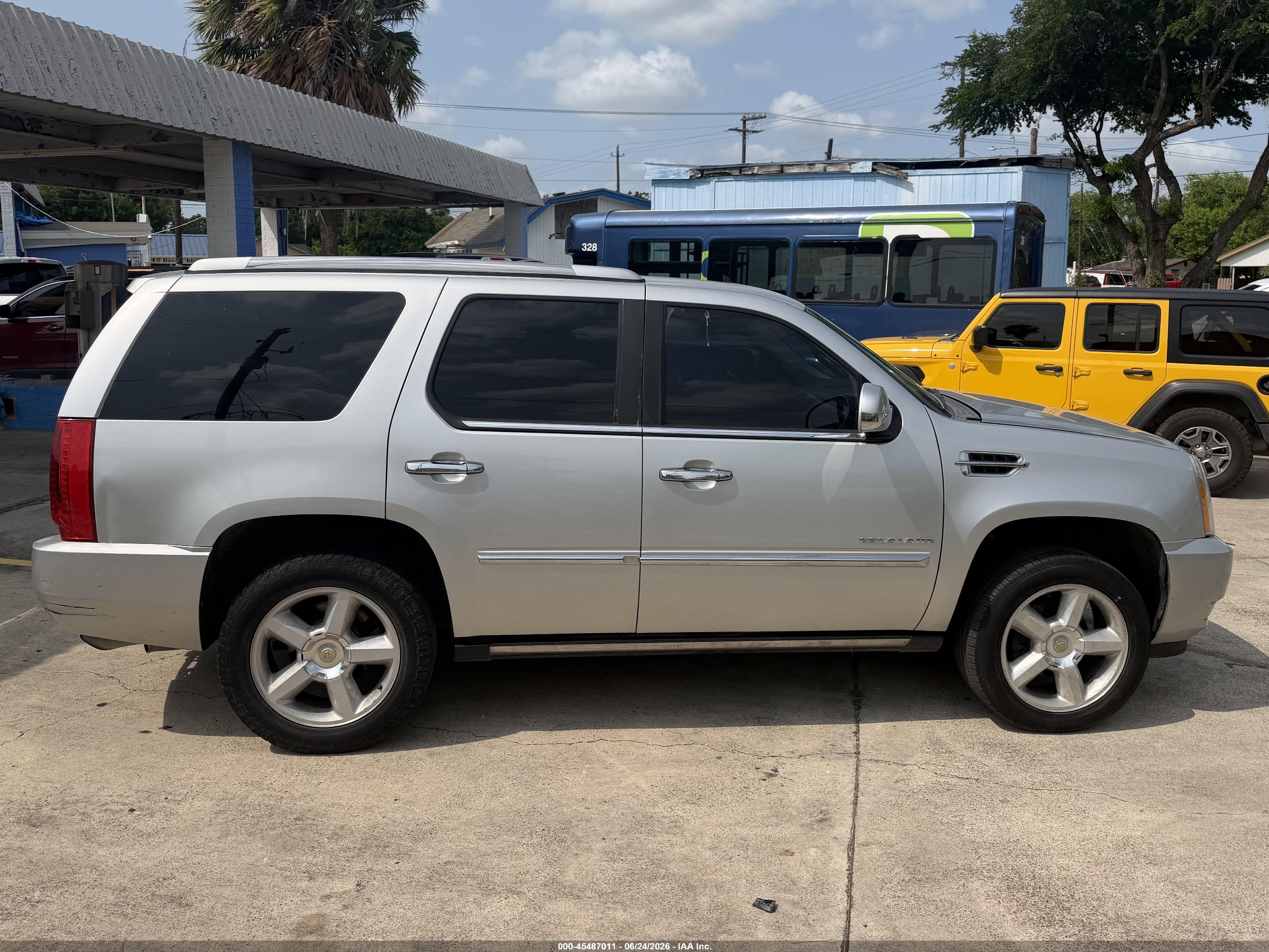 2011 Cadillac Escalade Premium Silver vin: 1GYS4CEF3BR244701