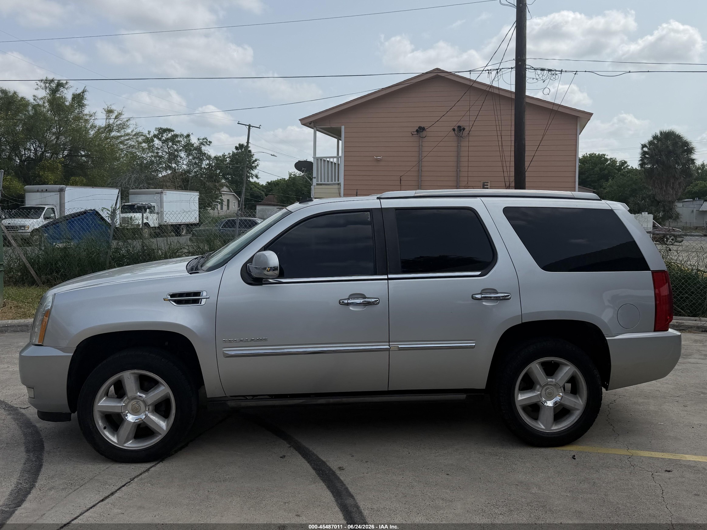 2011 Cadillac Escalade Premium Silver vin: 1GYS4CEF3BR244701