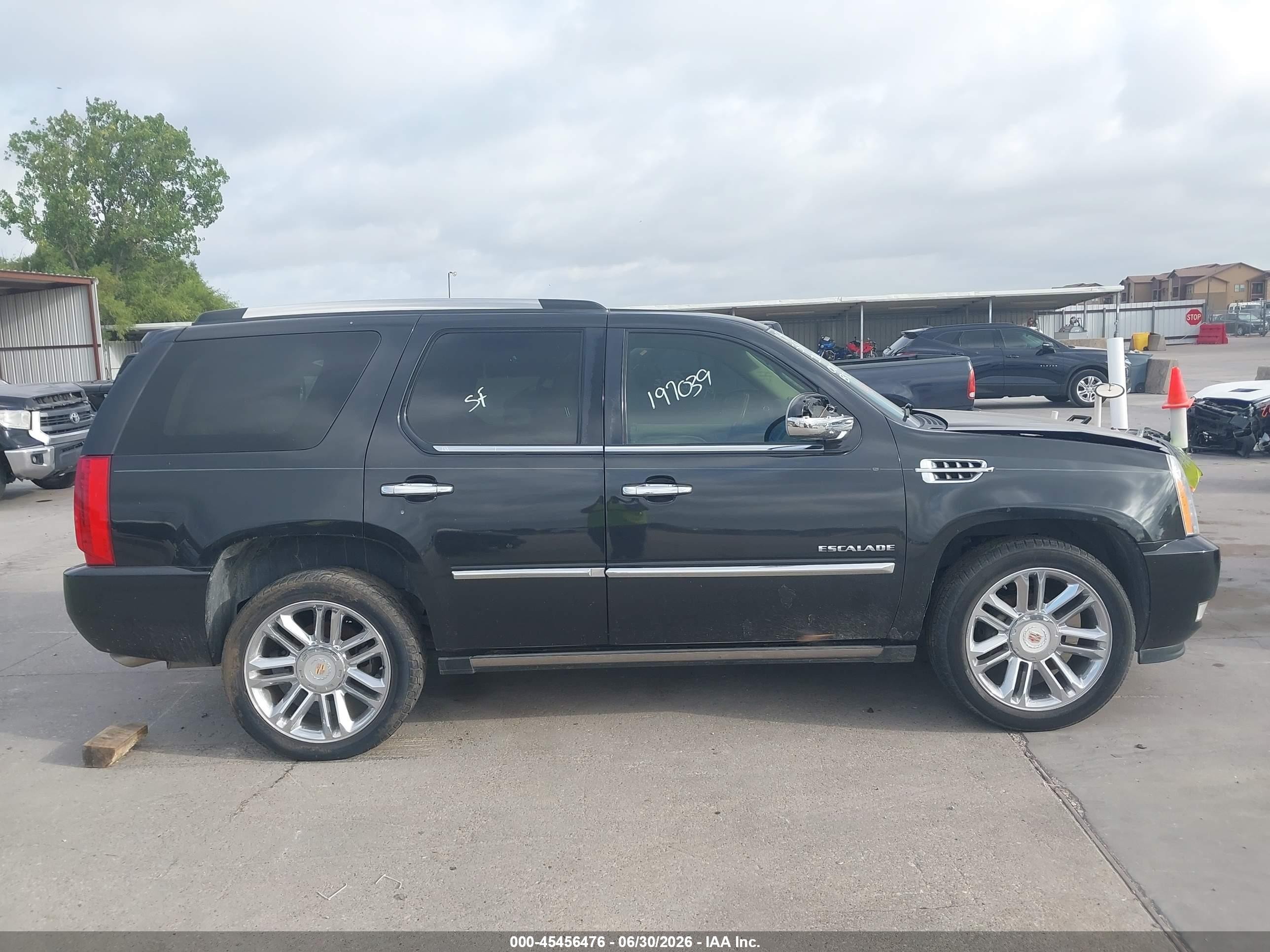 2011 Cadillac Escalade Premium Черный vin: 1GYS4CEF6BR196336