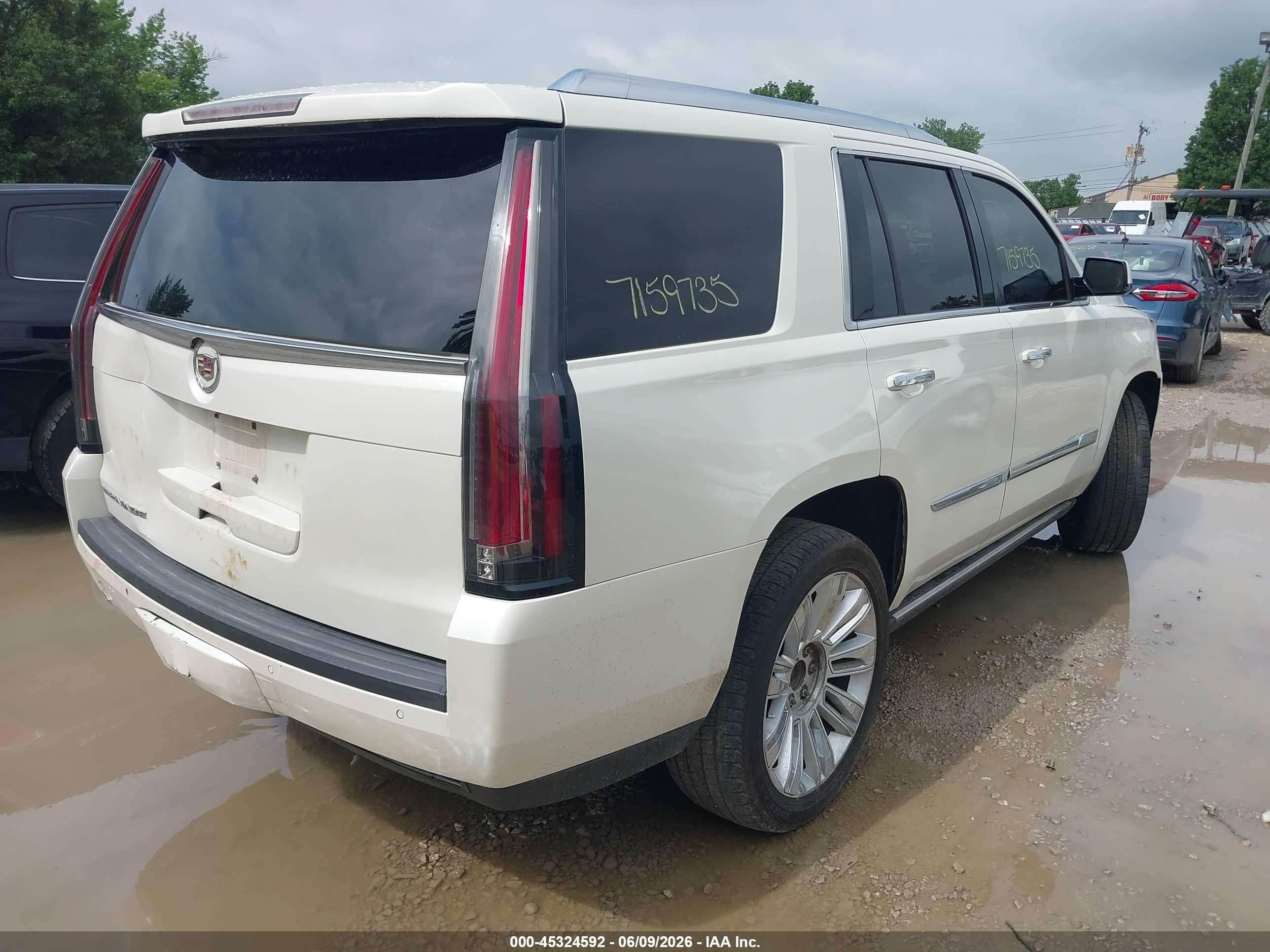 2015 Cadillac Escalade Premium Белый vin: 1GYS4CKJ4FR277415