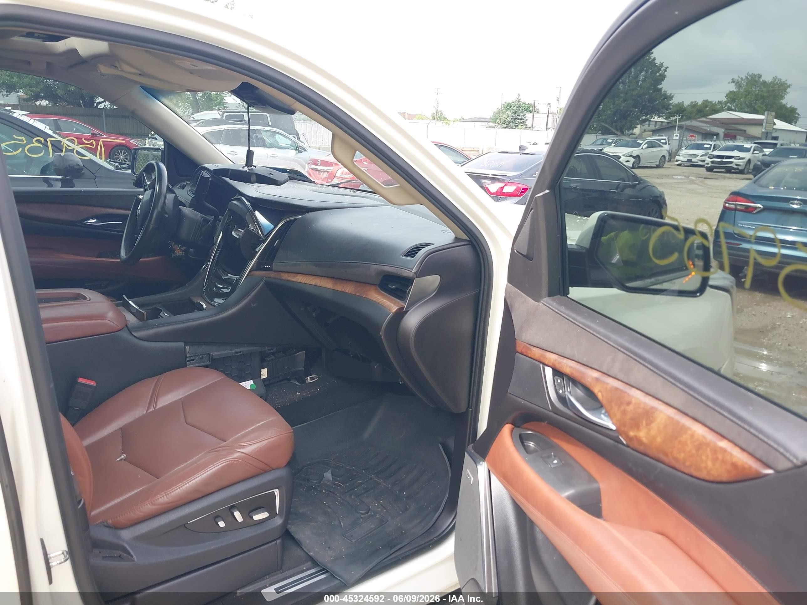 2015 Cadillac Escalade Premium Белый vin: 1GYS4CKJ4FR277415