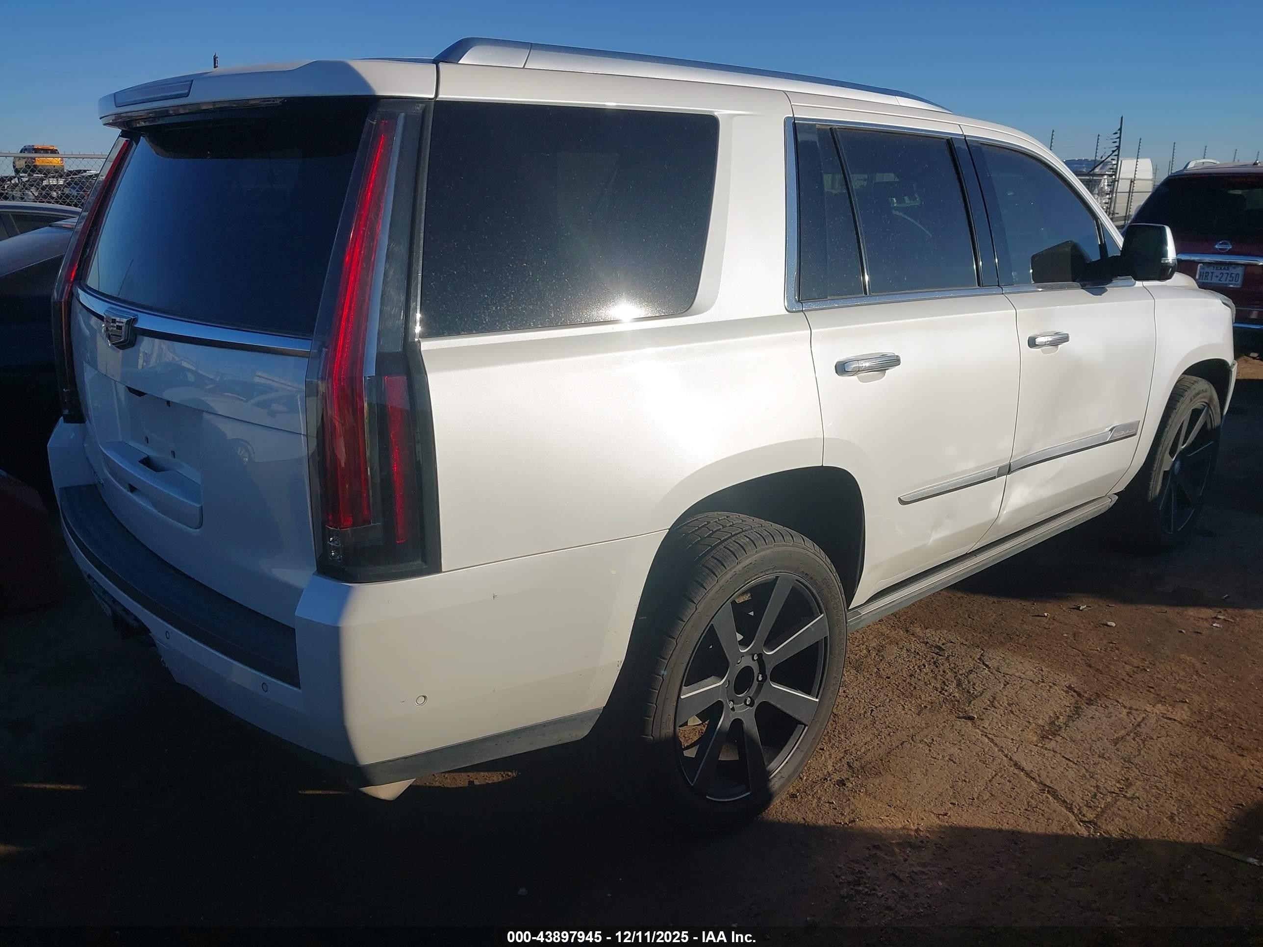 2017 Cadillac Escalade Premium Luxury Белый vin: 1GYS4CKJ9HR372779