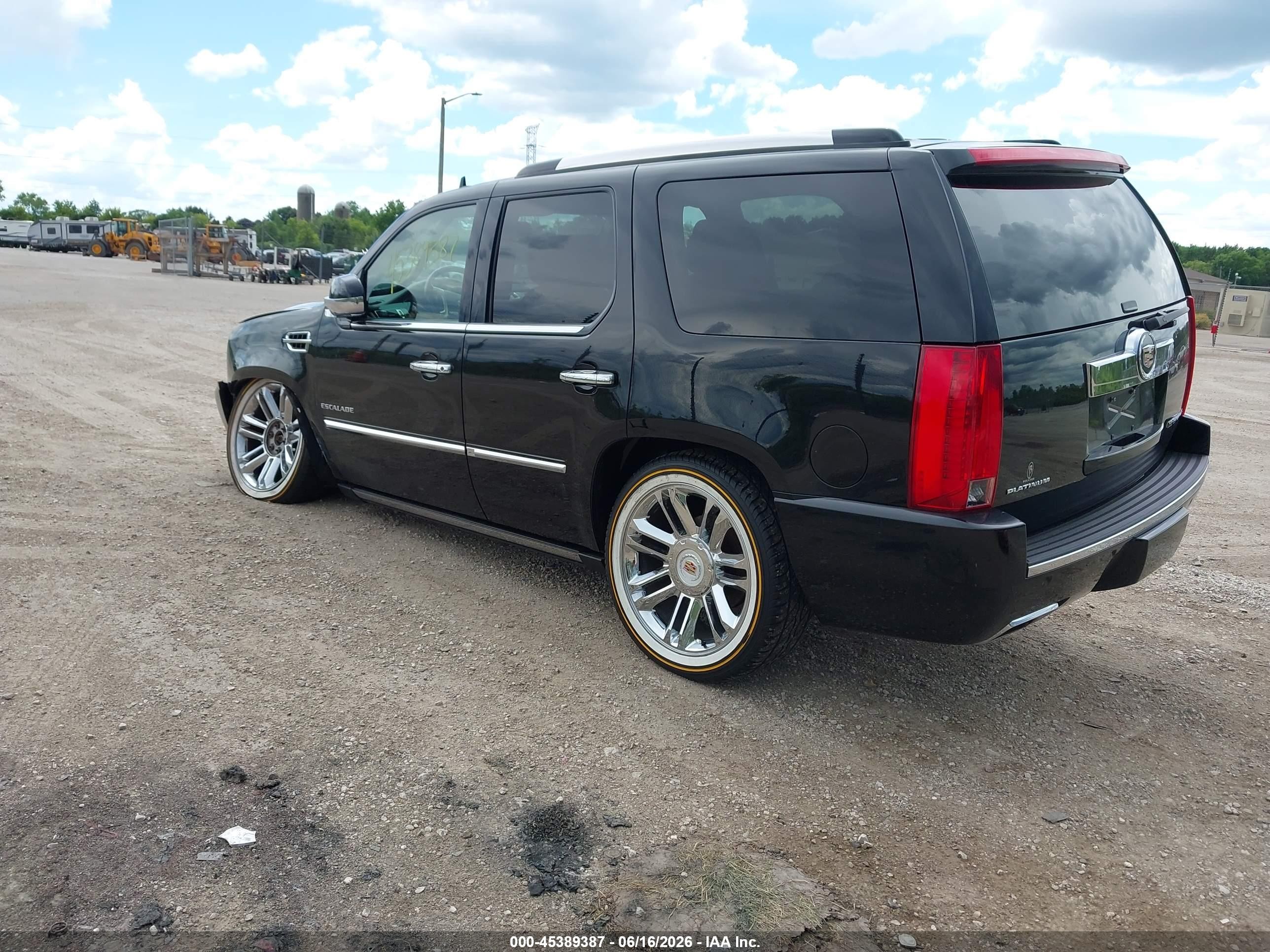 2014 Cadillac Escalade Platinum Black vin: 1GYS4DEF0ER131475