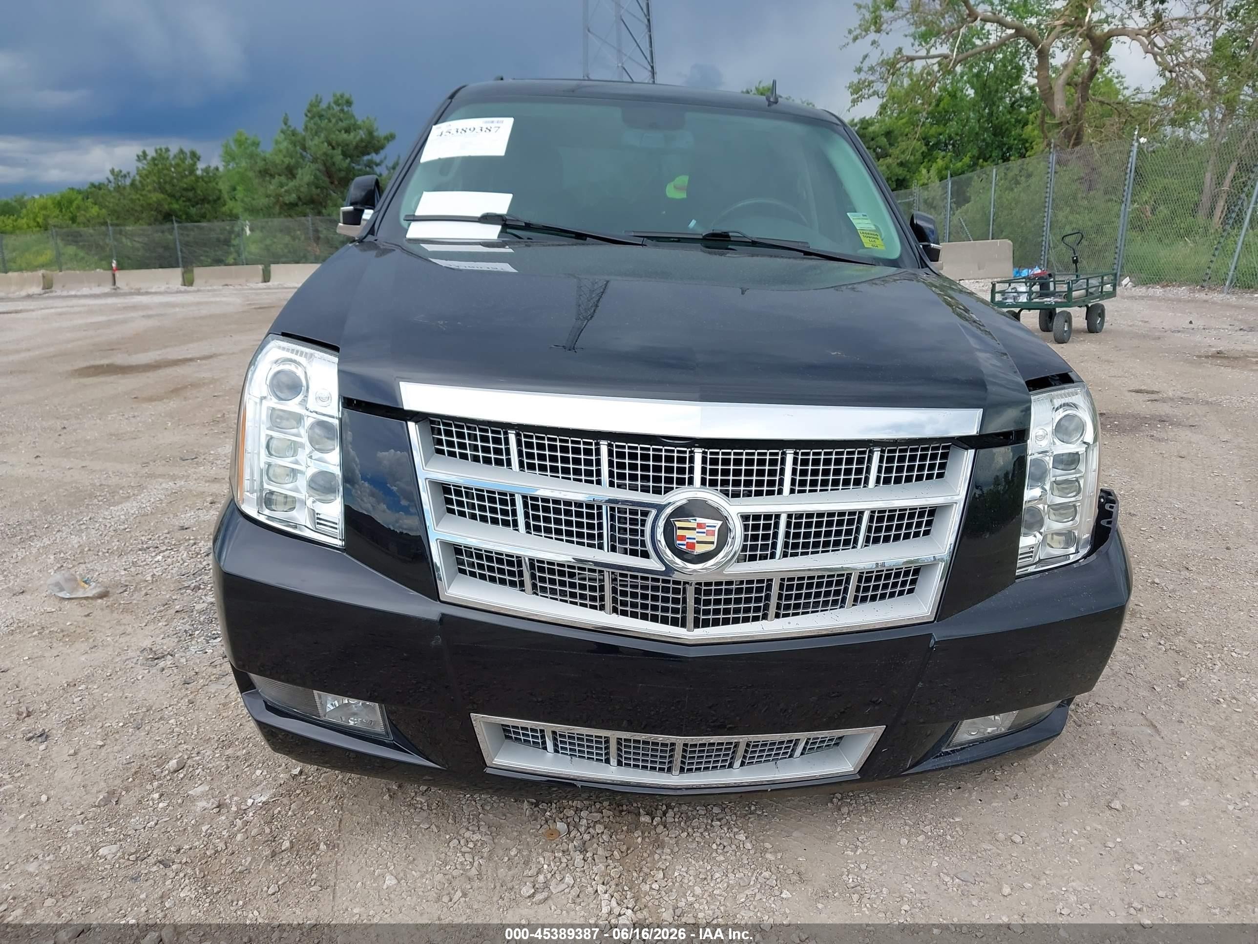 2014 Cadillac Escalade Platinum Black vin: 1GYS4DEF0ER131475