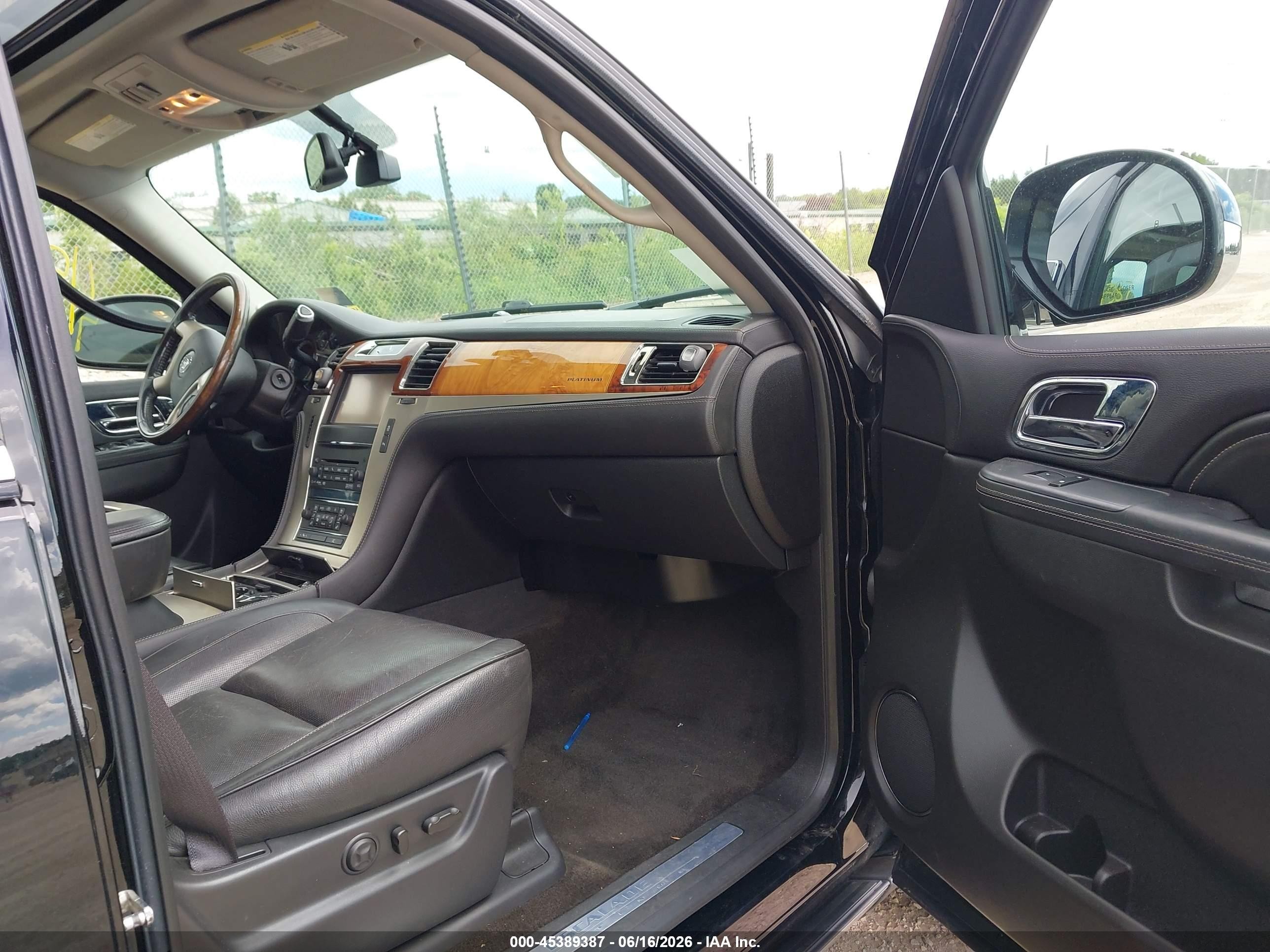 2014 Cadillac Escalade Platinum Black vin: 1GYS4DEF0ER131475