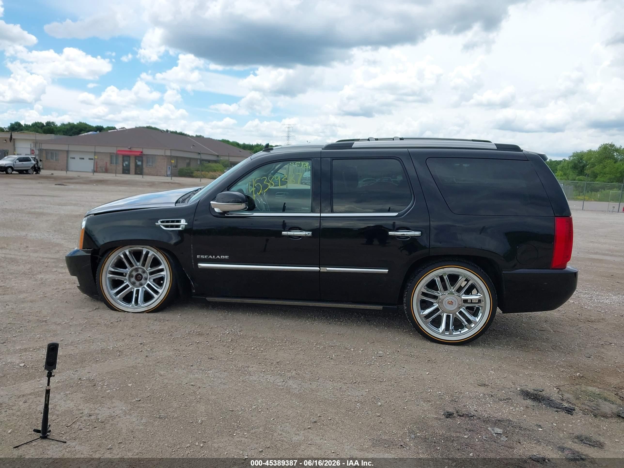 2014 Cadillac Escalade Platinum Black vin: 1GYS4DEF0ER131475