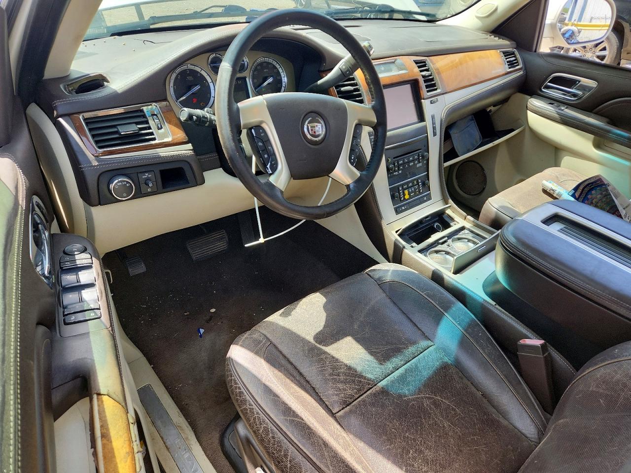 2012 Cadillac Escalade Platinum White vin: 1GYS4DEF2CR307231