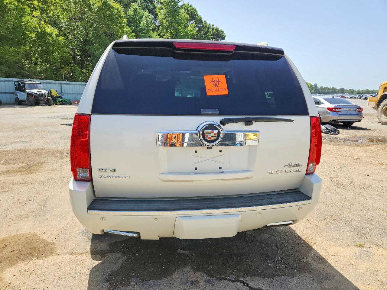 2012 Cadillac Escalade Platinum White vin: 1GYS4DEF2CR307231