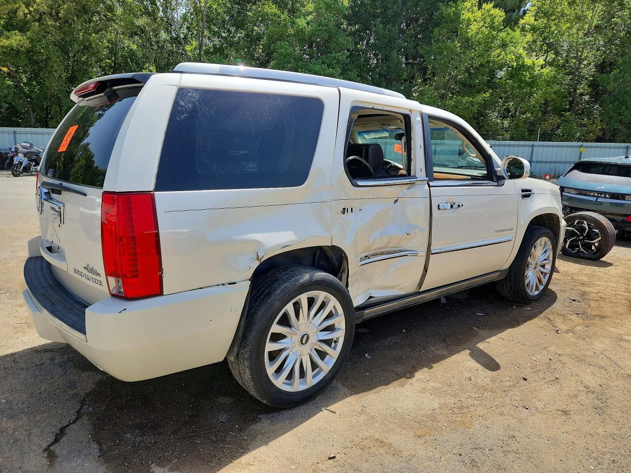 2012 Cadillac Escalade Platinum White vin: 1GYS4DEF2CR307231