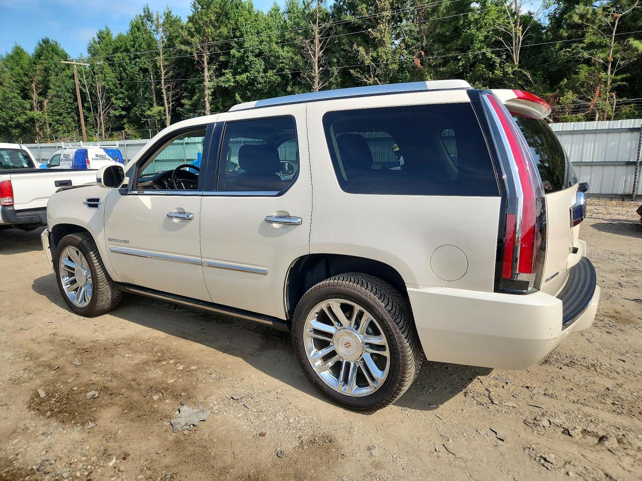 2013 Cadillac Escalade Platinum Cream vin: 1GYS4DEF4DR294211