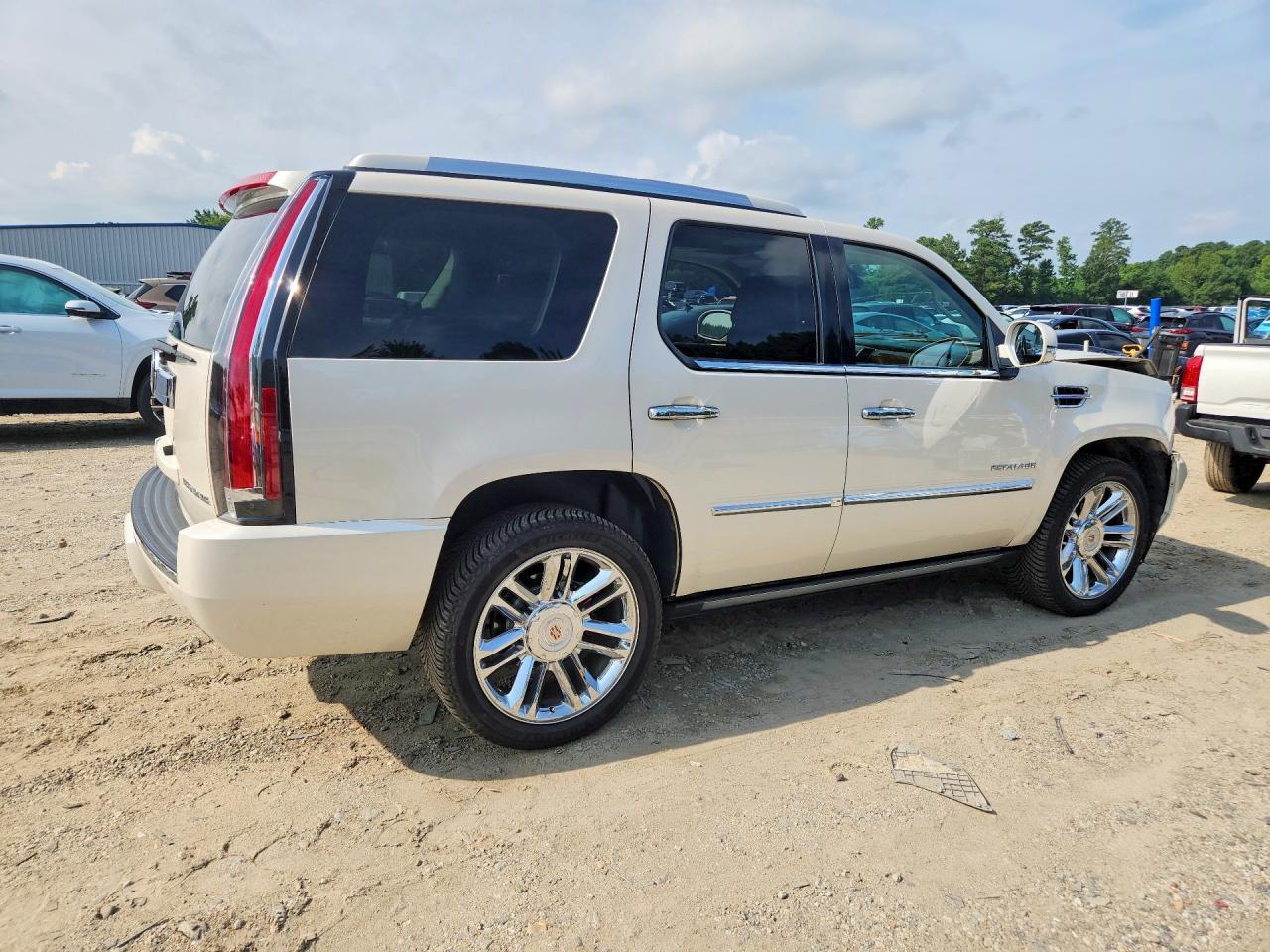 2013 Cadillac Escalade Platinum Cream vin: 1GYS4DEF4DR294211