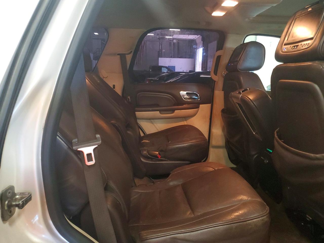 2011 Cadillac Escalade Platinum White vin: 1GYS4DEF5BR378339