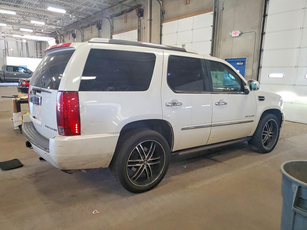 2011 Cadillac Escalade Platinum White vin: 1GYS4DEF5BR378339