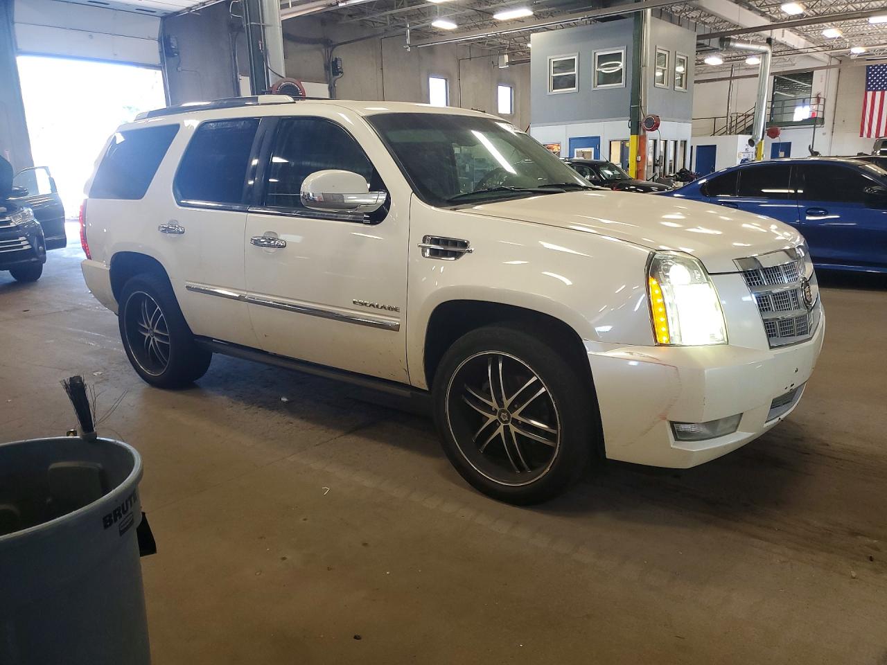 2011 Cadillac Escalade Platinum White vin: 1GYS4DEF5BR378339