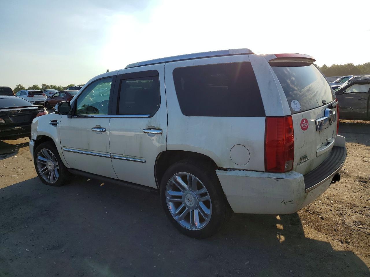 2011 Cadillac Escalade Platinum White vin: 1GYS4DEF7BR260583