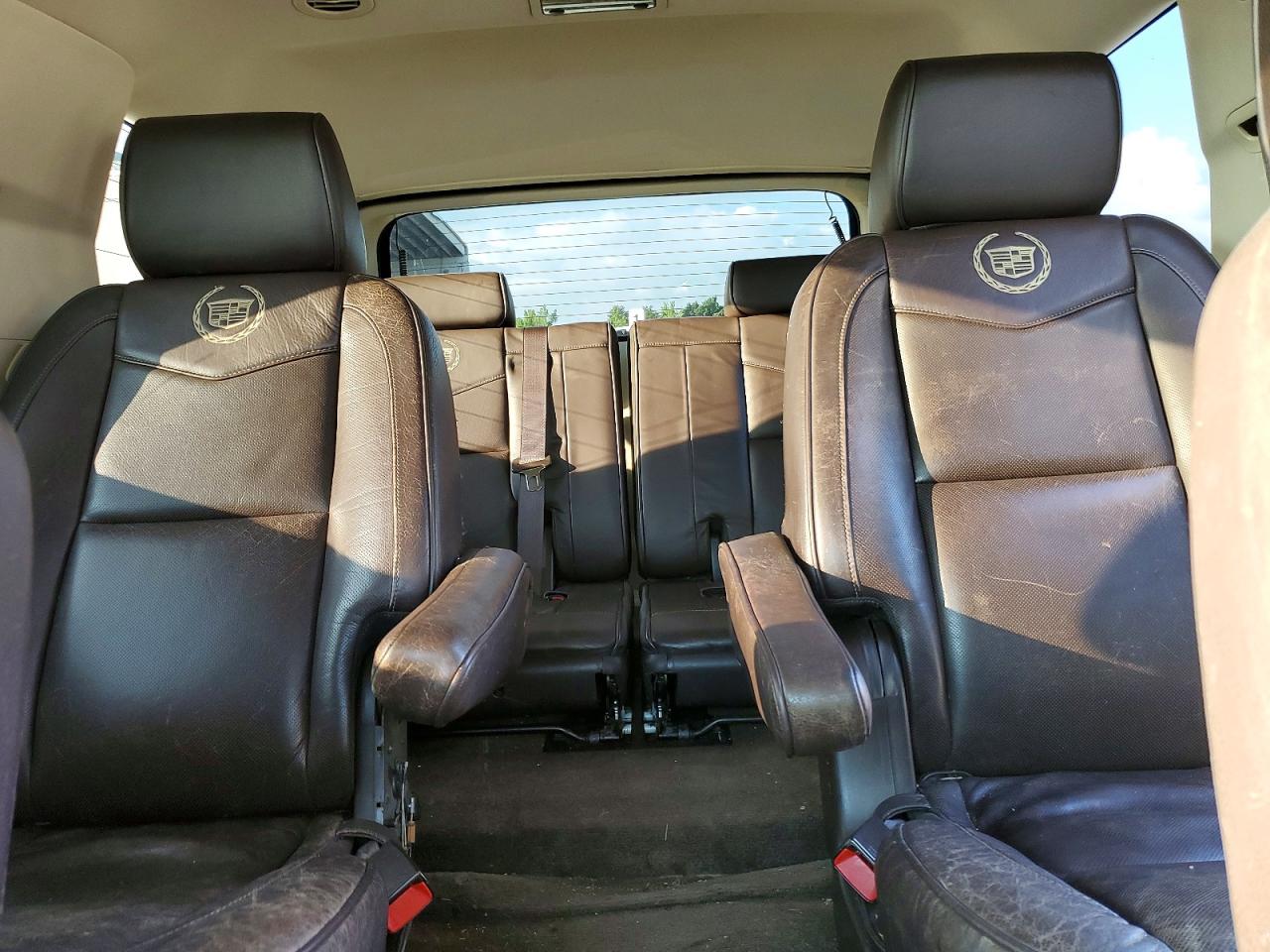2011 Cadillac Escalade Platinum White vin: 1GYS4DEF7BR260583