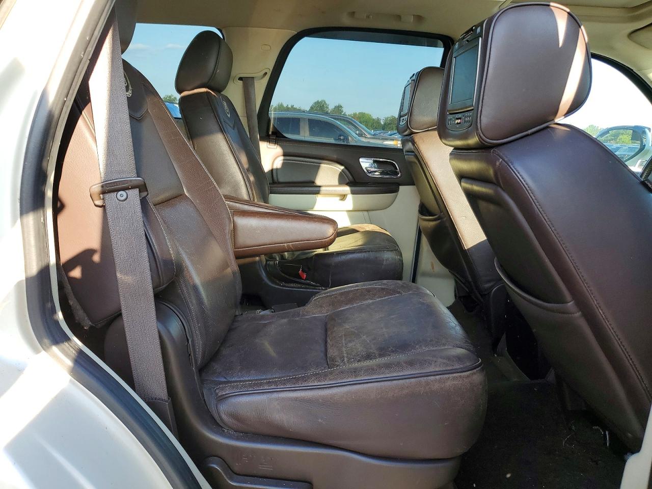 2011 Cadillac Escalade Platinum White vin: 1GYS4DEF7BR260583