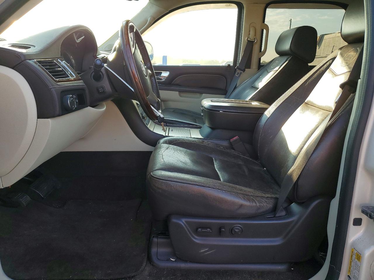 2011 Cadillac Escalade Platinum White vin: 1GYS4DEF7BR260583