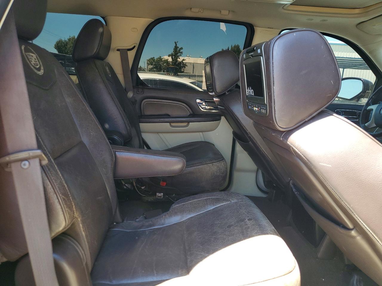 2011 Cadillac Escalade Platinum Black vin: 1GYS4DEF7BR263743