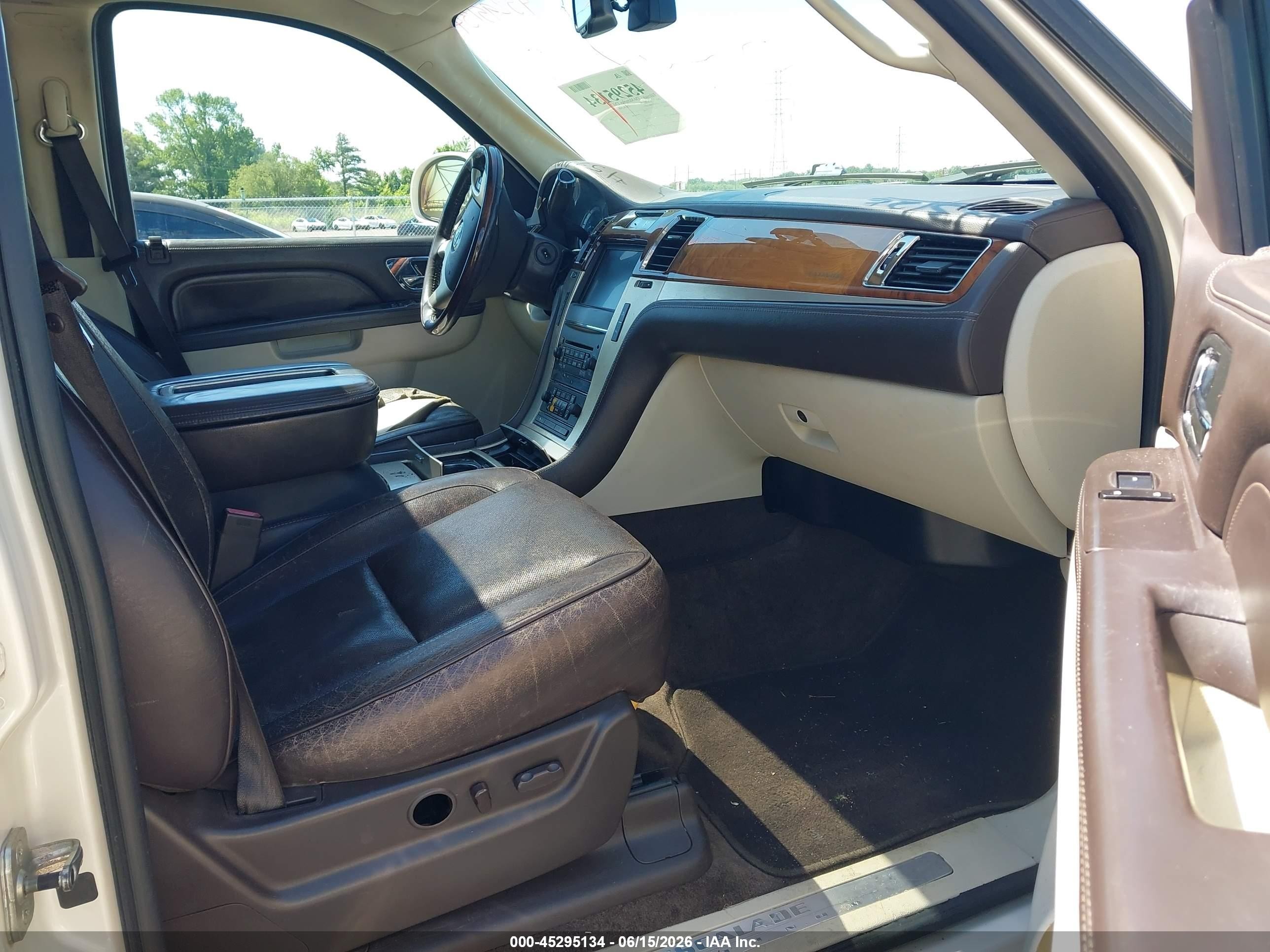 2011 Cadillac Escalade Platinum Edition White vin: 1GYS4DEF8BR190253
