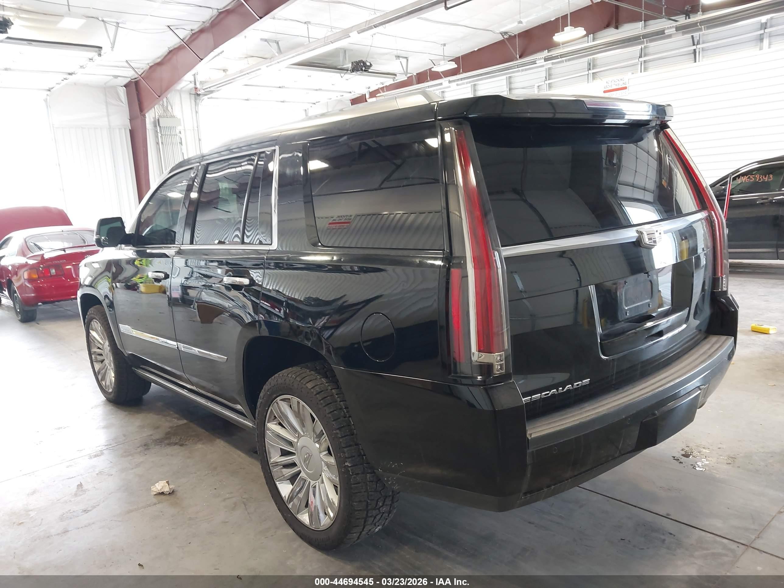 2016 Cadillac Escalade Platinum Black vin: 1GYS4DKJ5GR112027