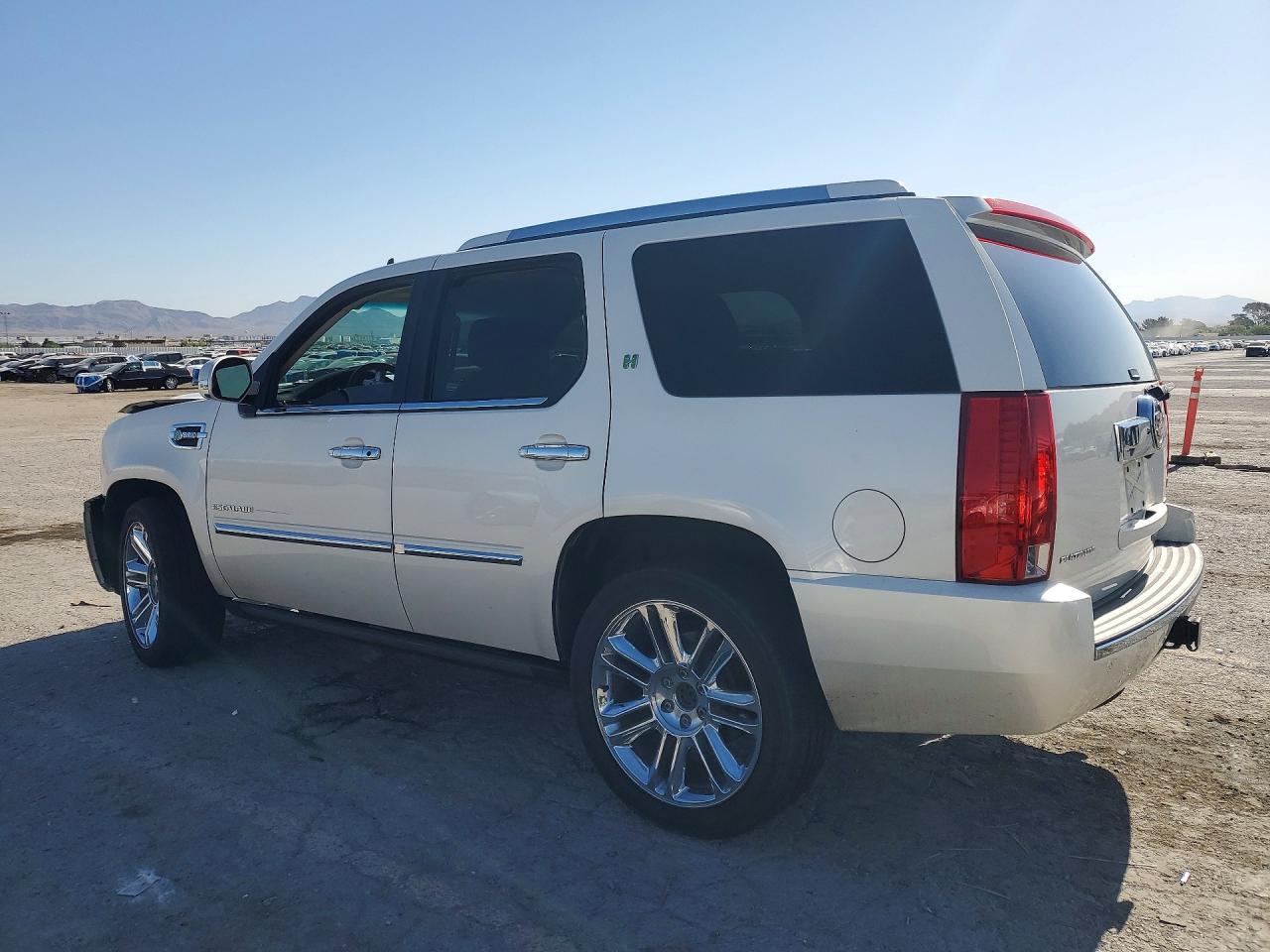 2013 Cadillac Escalade Platinum Hybrid Beige vin: 1GYS4FEJ8DR166845