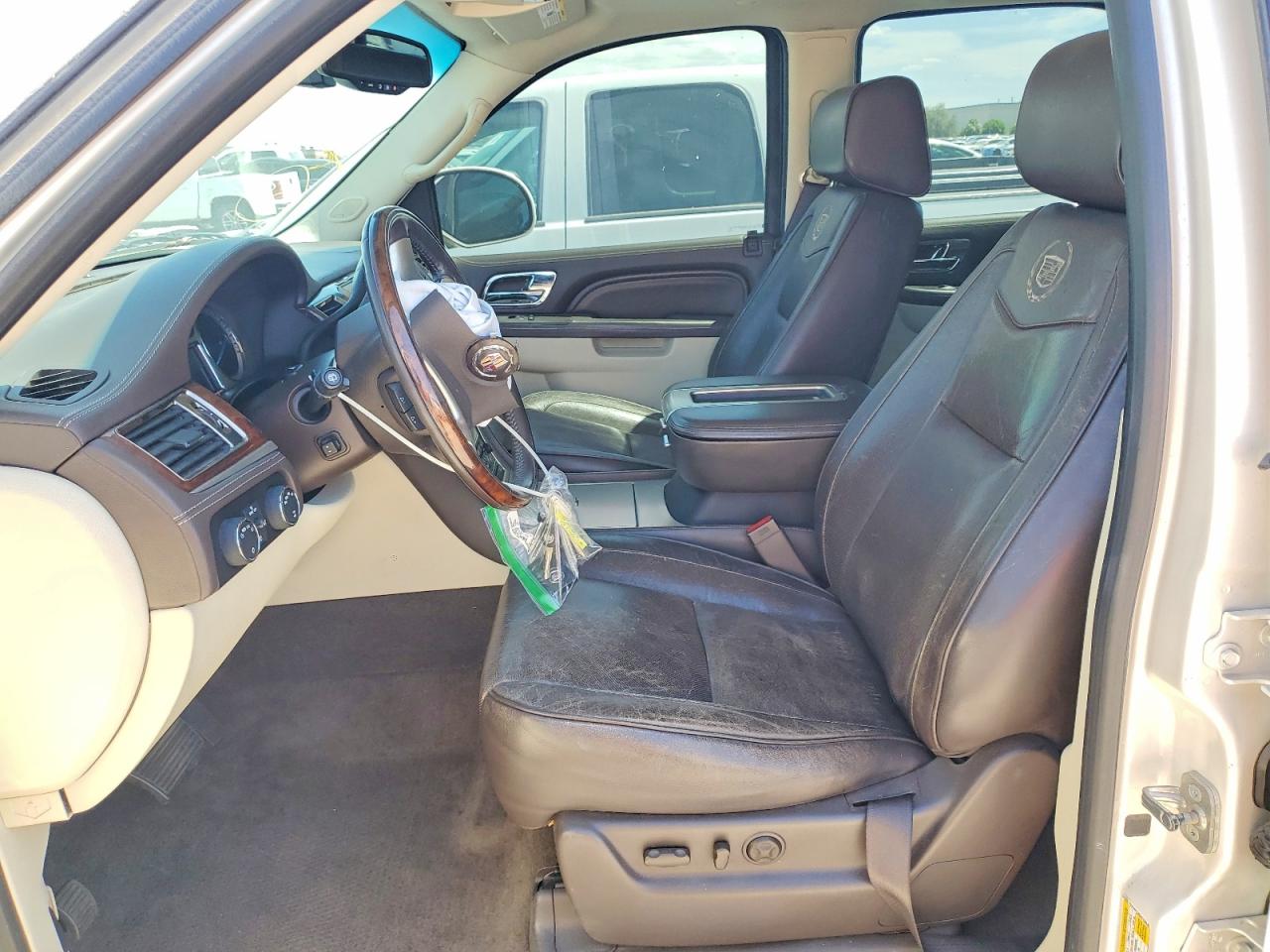 2013 Cadillac Escalade Platinum Hybrid Beige vin: 1GYS4FEJ8DR166845