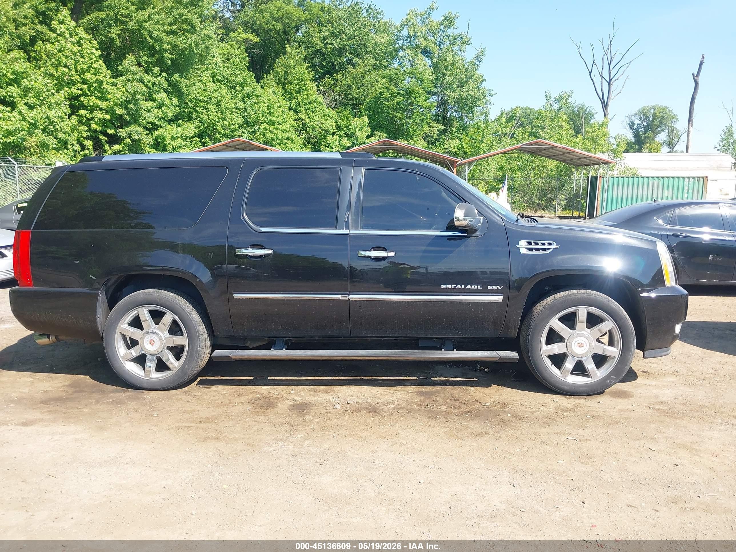 2013 Cadillac Escalade Esv Luxury Black vin: 1GYS4HEF1DR343050