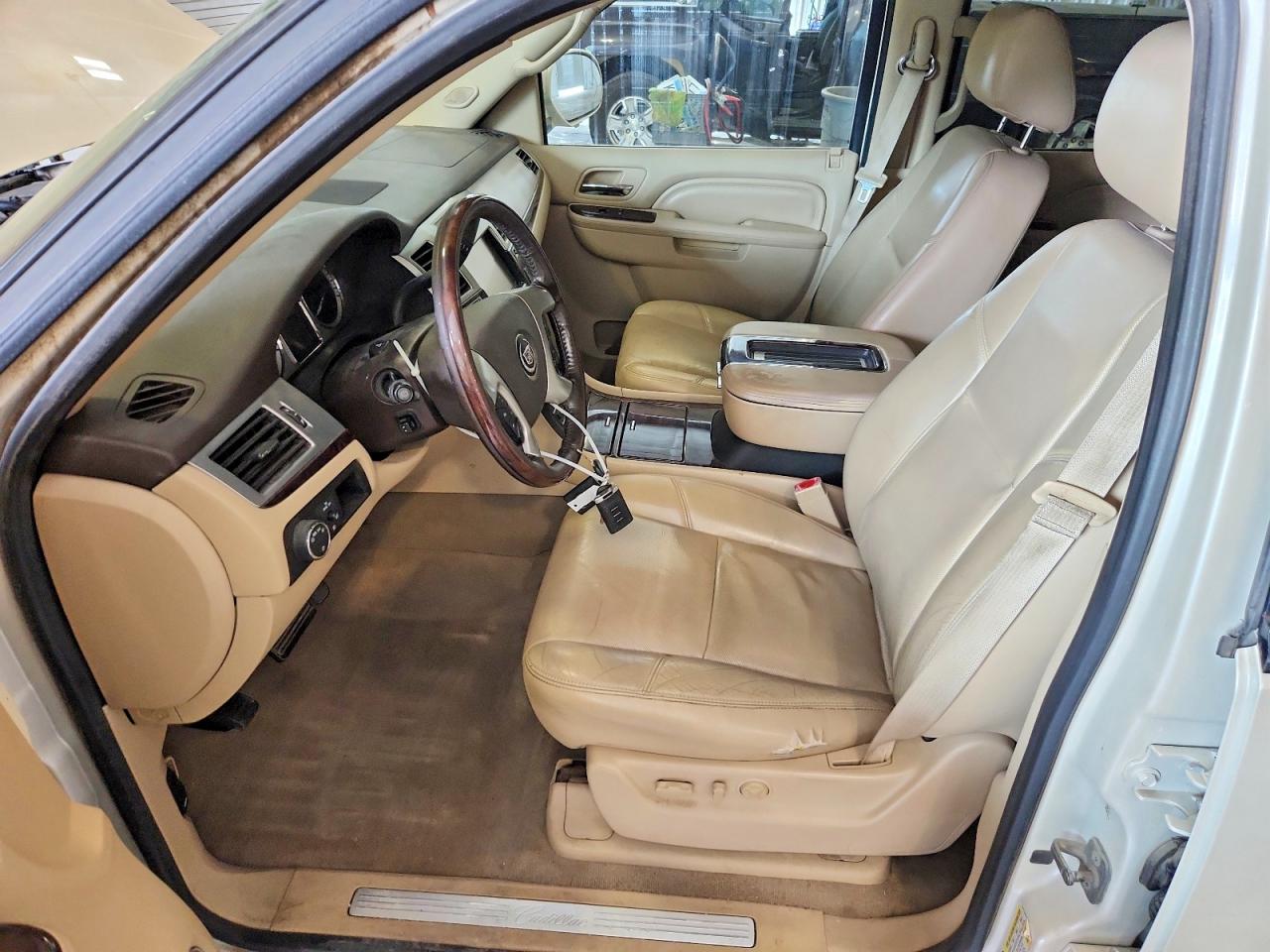 2013 Cadillac Escalade Esv Luxury White vin: 1GYS4HEF9DR102000