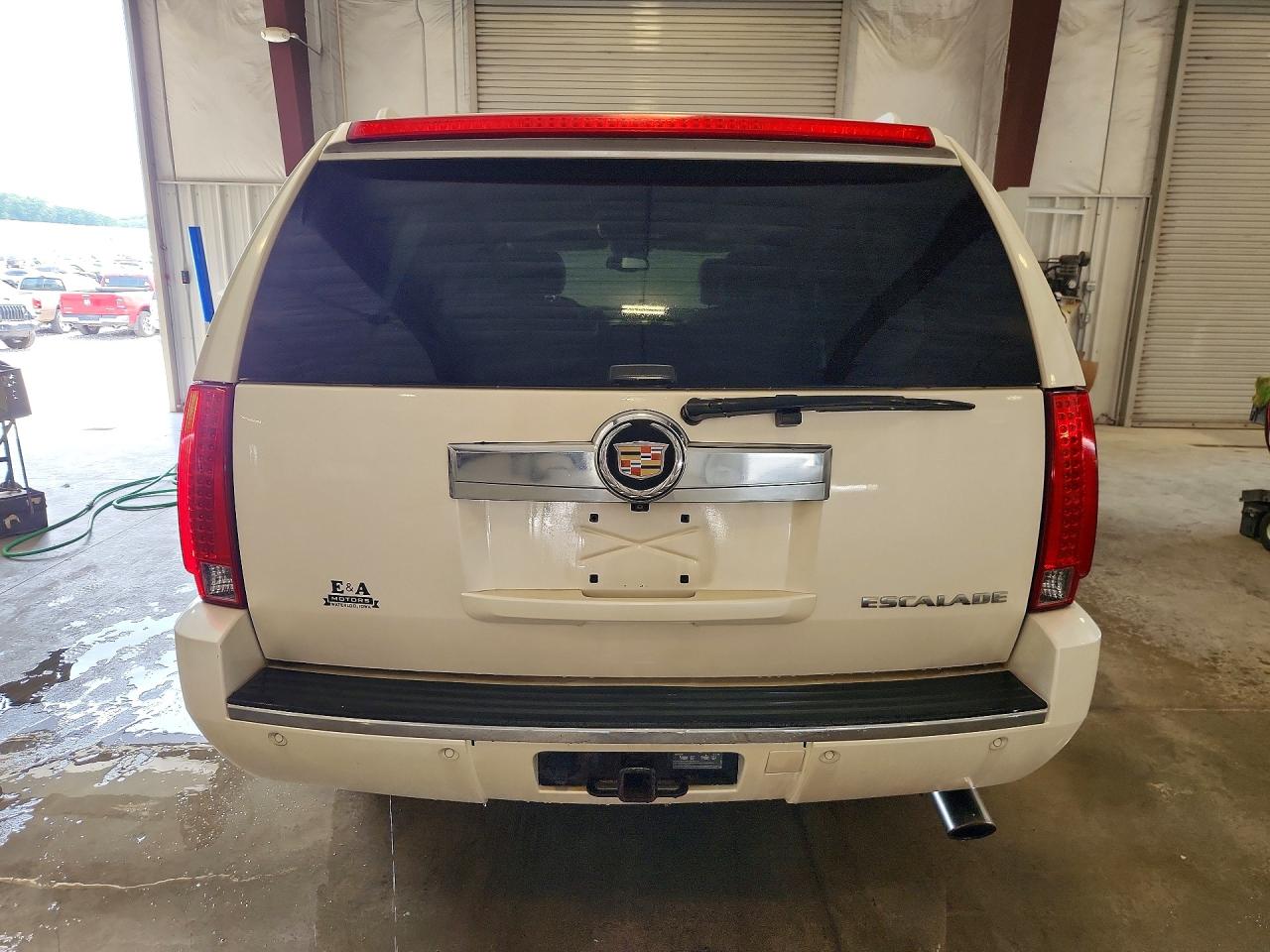 2013 Cadillac Escalade Esv Luxury White vin: 1GYS4HEF9DR102000