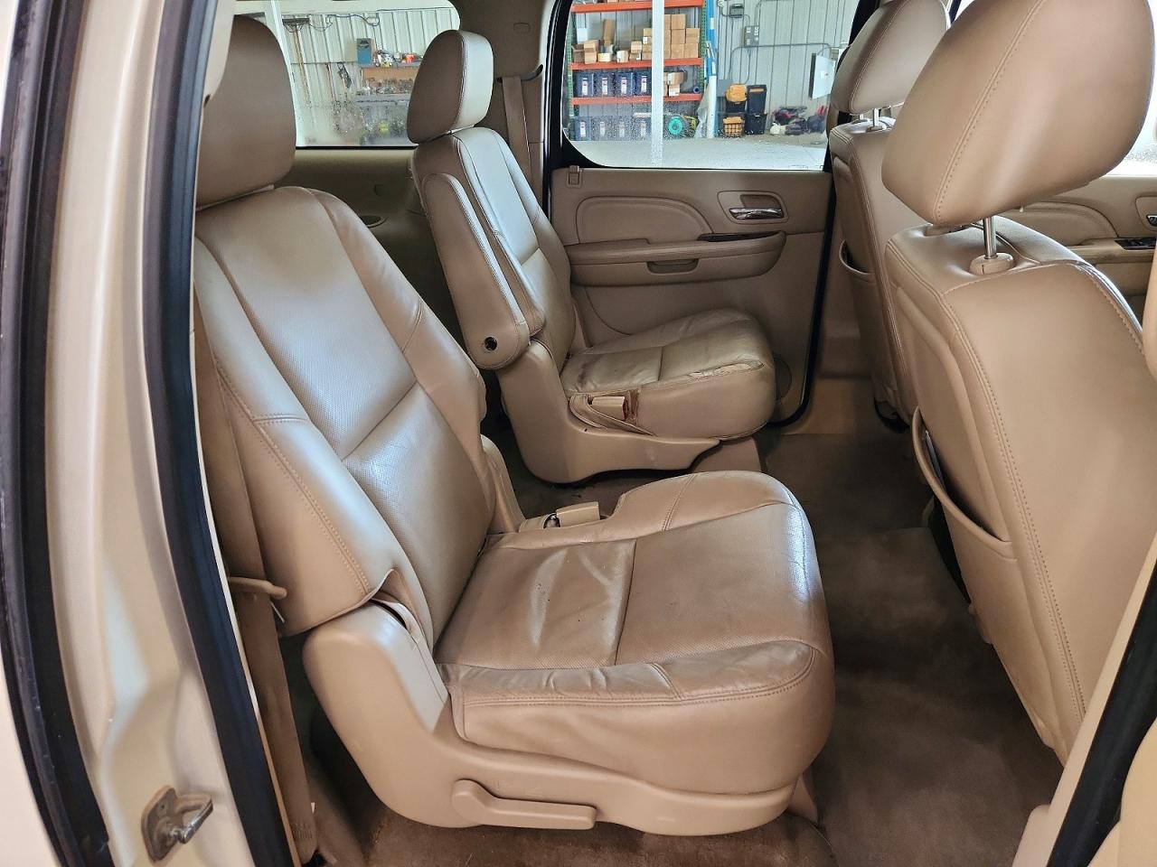 2013 Cadillac Escalade Esv Luxury White vin: 1GYS4HEF9DR102000