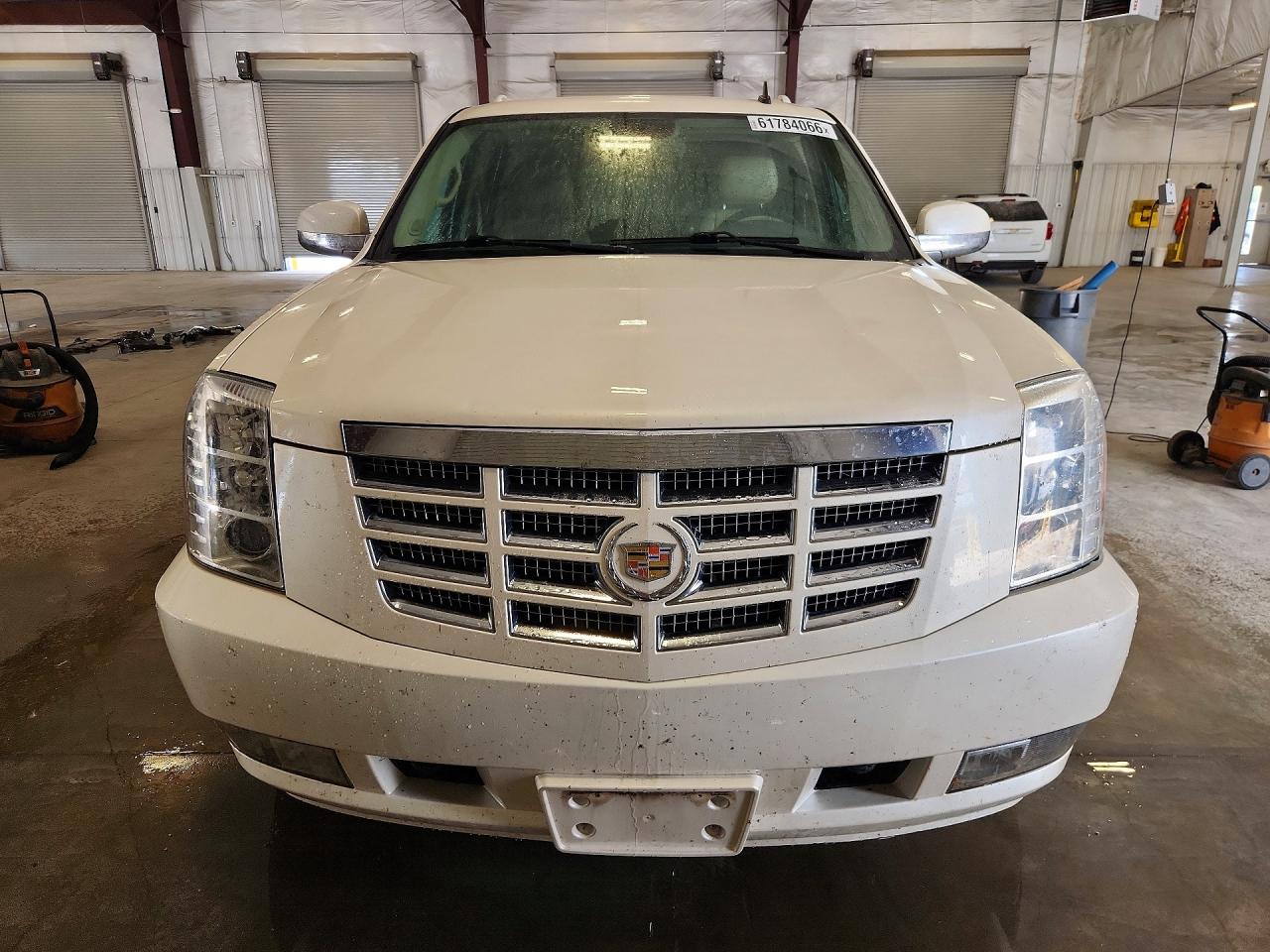 2013 Cadillac Escalade Esv Luxury White vin: 1GYS4HEF9DR102000