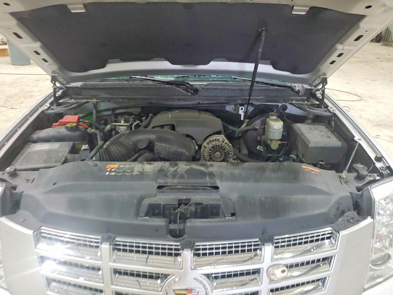 2013 Cadillac Escalade Esv Luxury Silver vin: 1GYS4HEFXDR130047