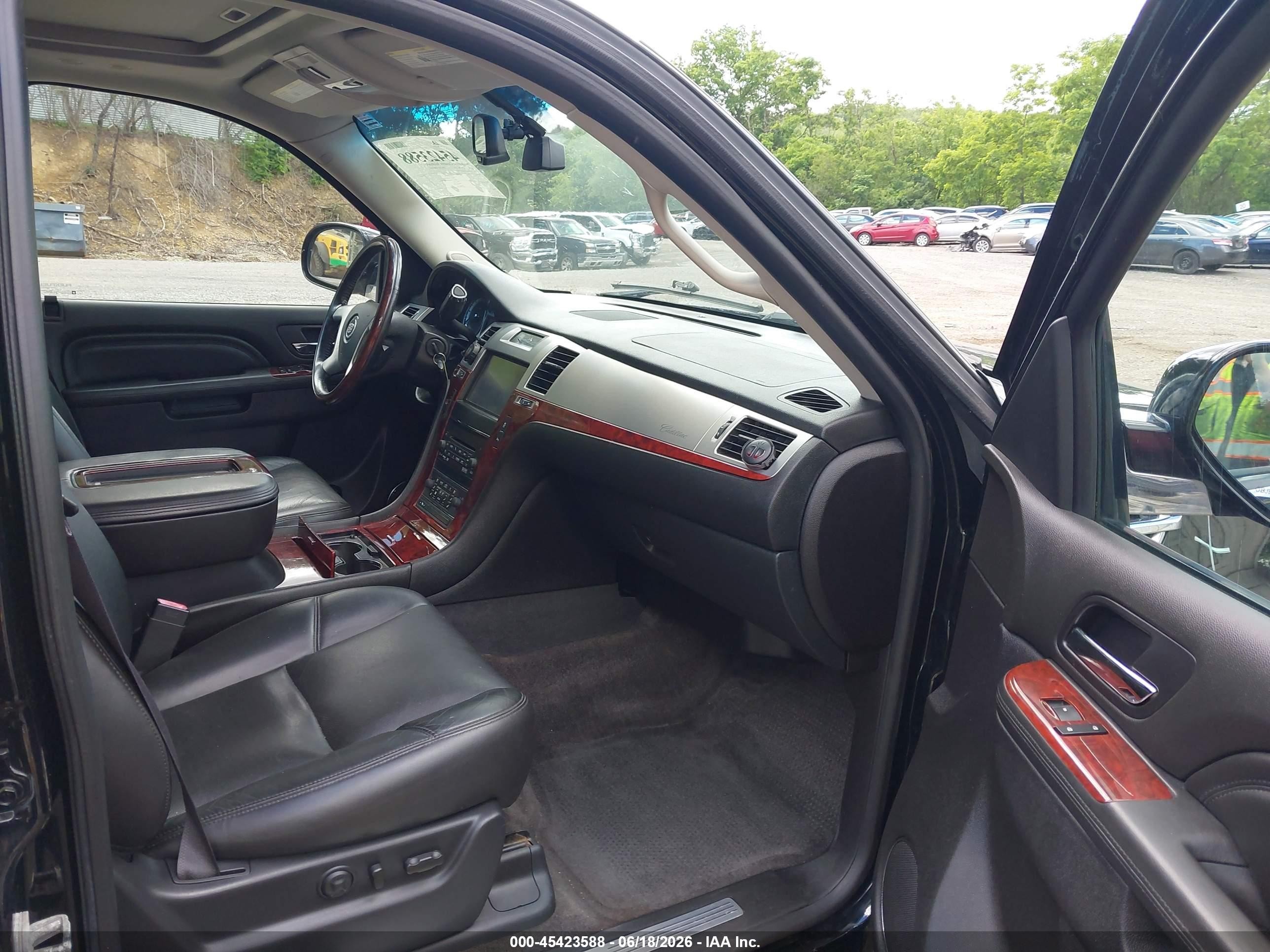 2014 Cadillac Escalade Esv Luxury Черный vin: 1GYS4HEFXER151904