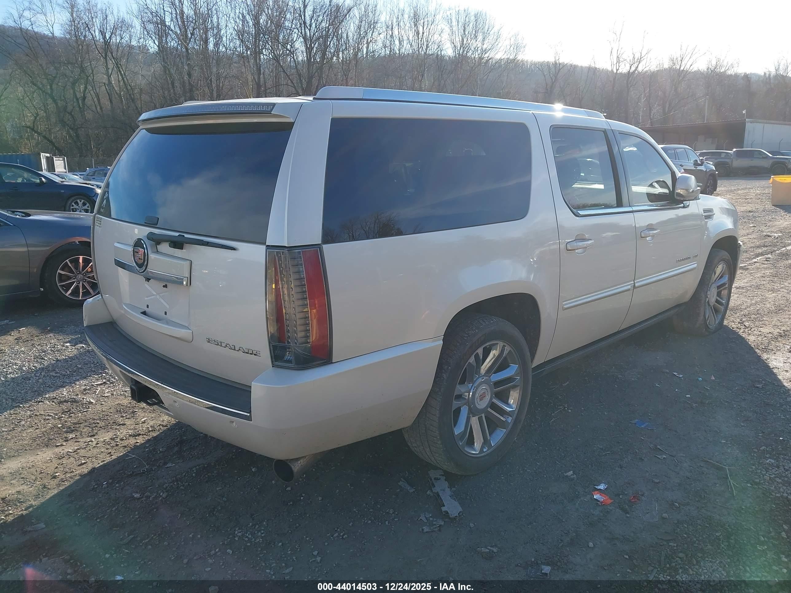 2013 Cadillac Escalade Esv Premium Cream vin: 1GYS4JEF3DR114022