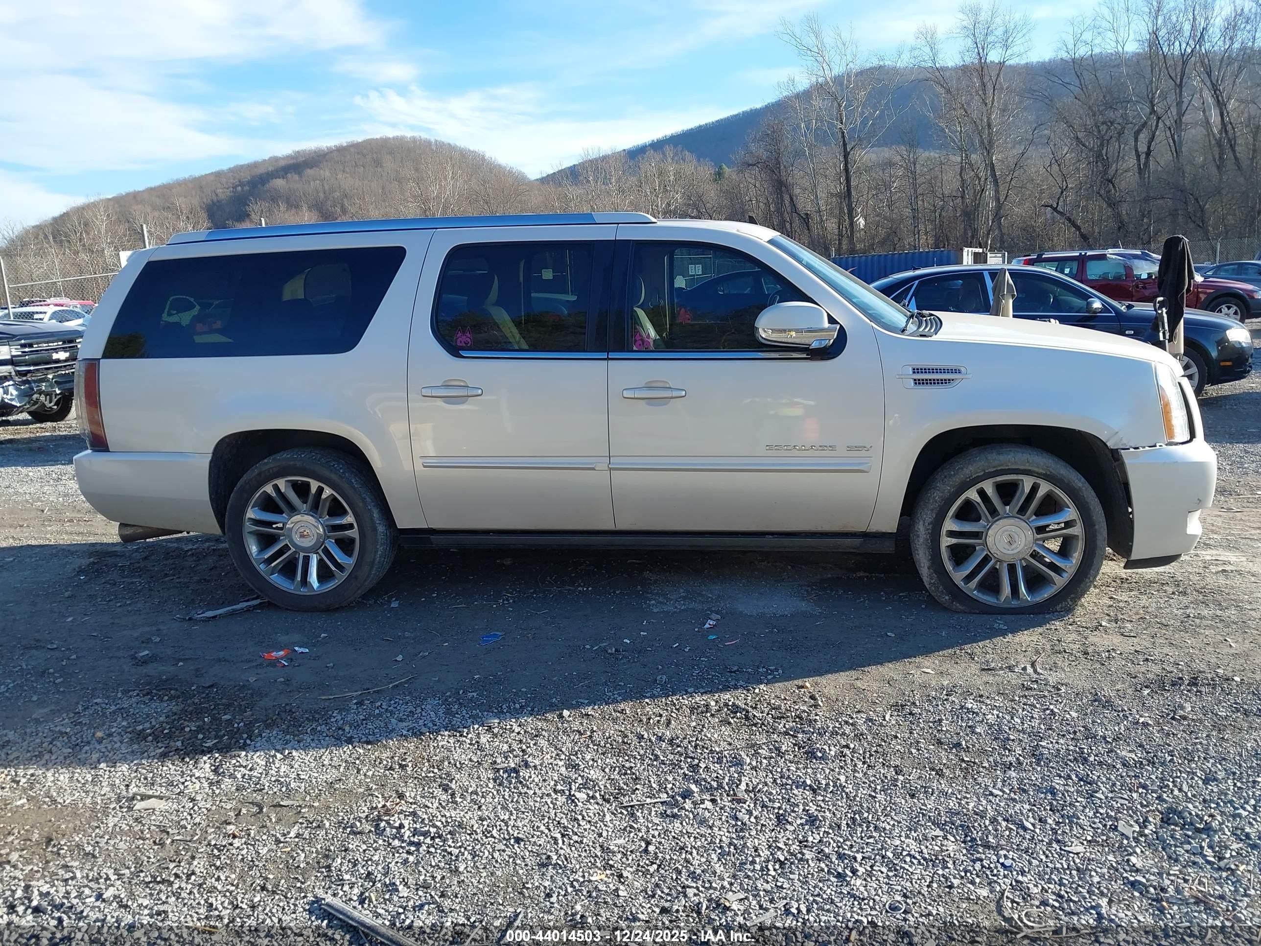 2013 Cadillac Escalade Esv Premium Cream vin: 1GYS4JEF3DR114022