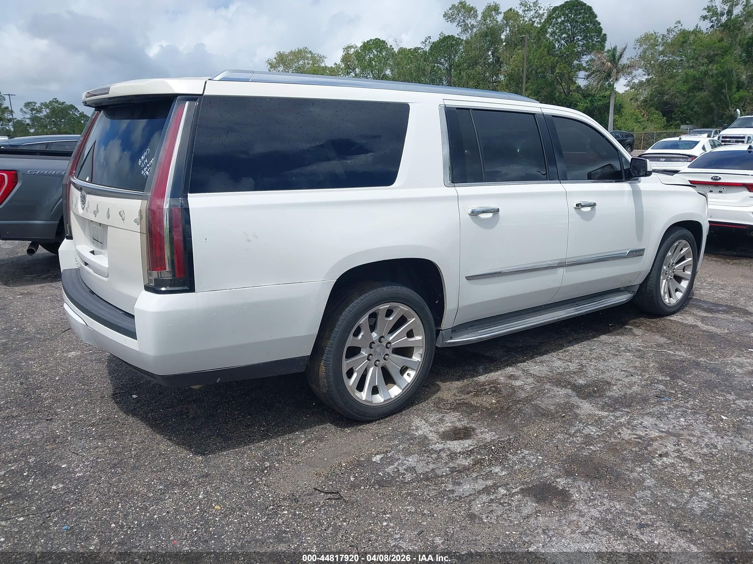 2015 Cadillac Escalade Esv Premium White vin: 1GYS4JKJ1FR213482