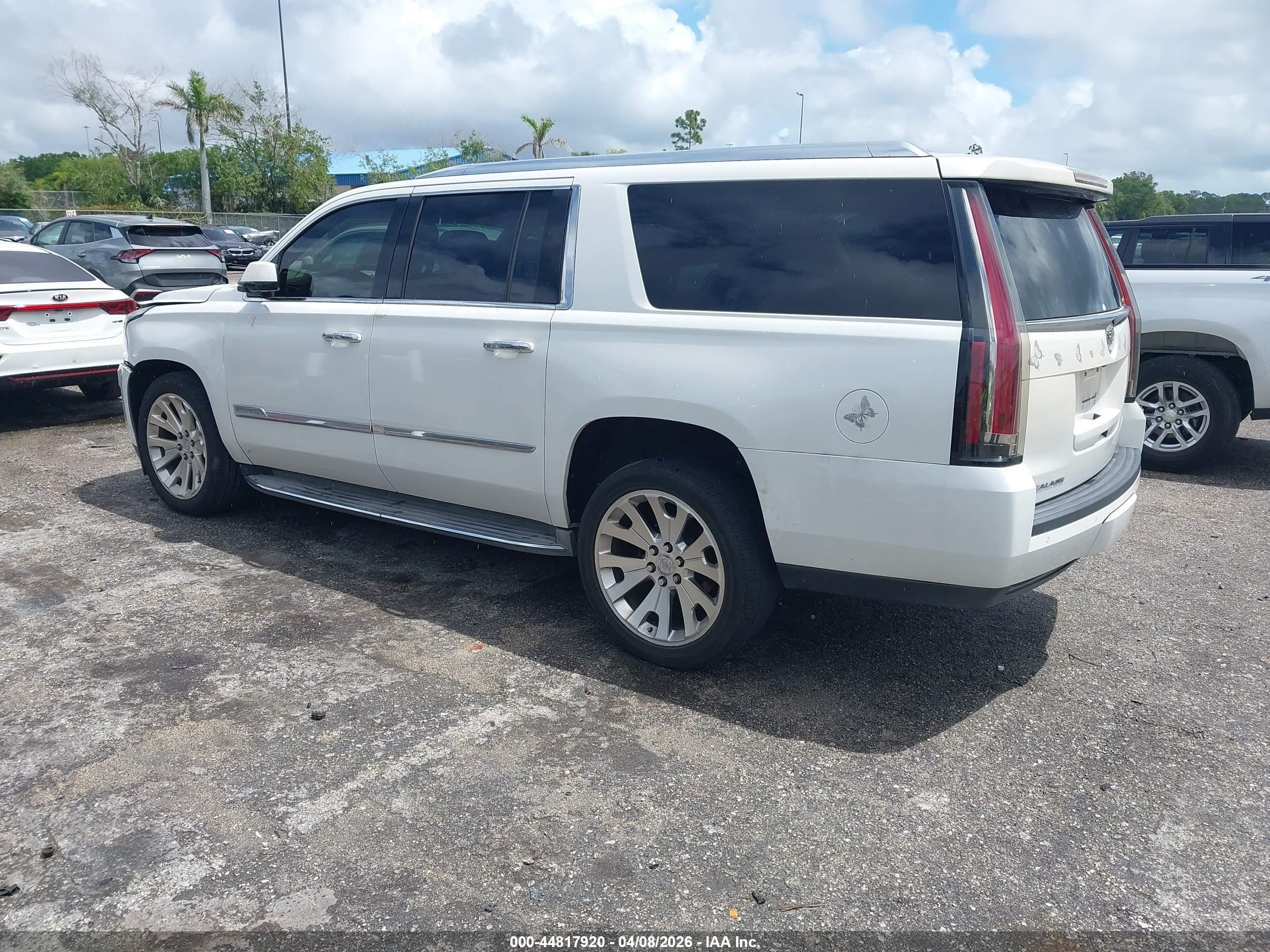 2015 Cadillac Escalade Esv Premium White vin: 1GYS4JKJ1FR213482