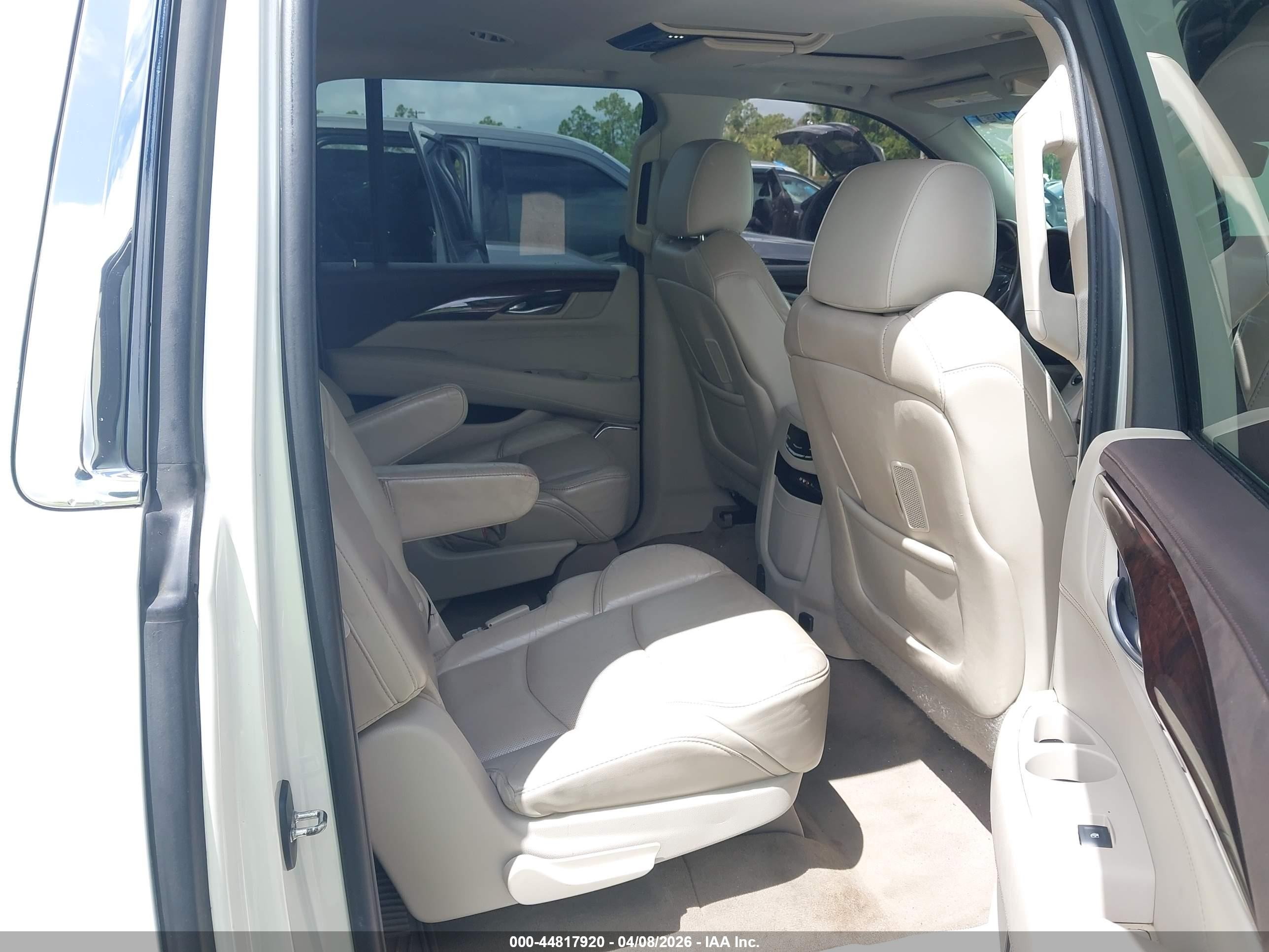 2015 Cadillac Escalade Esv Premium White vin: 1GYS4JKJ1FR213482